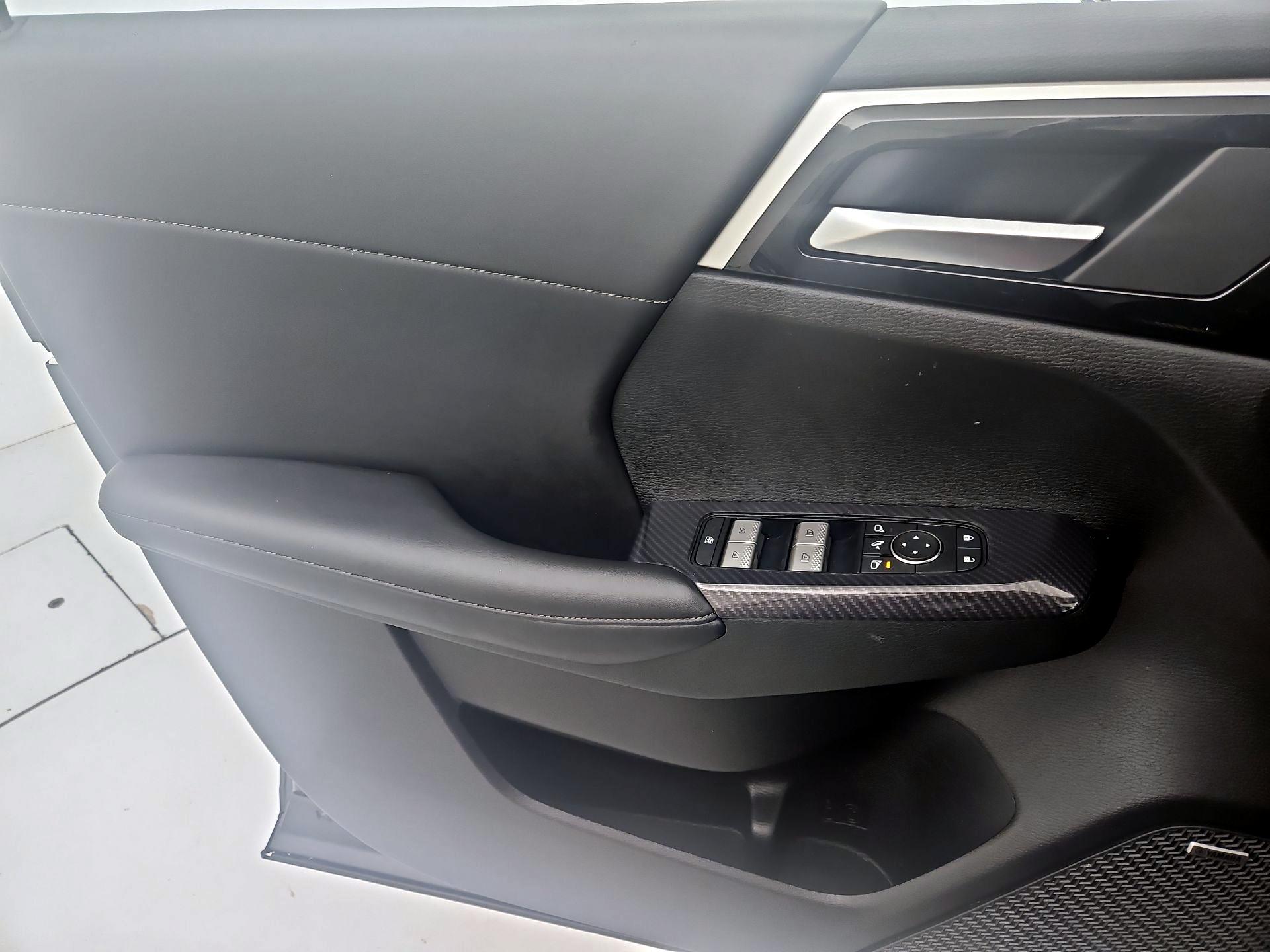 Thumbnail: 2025 Mitsubishi Outlander - 12