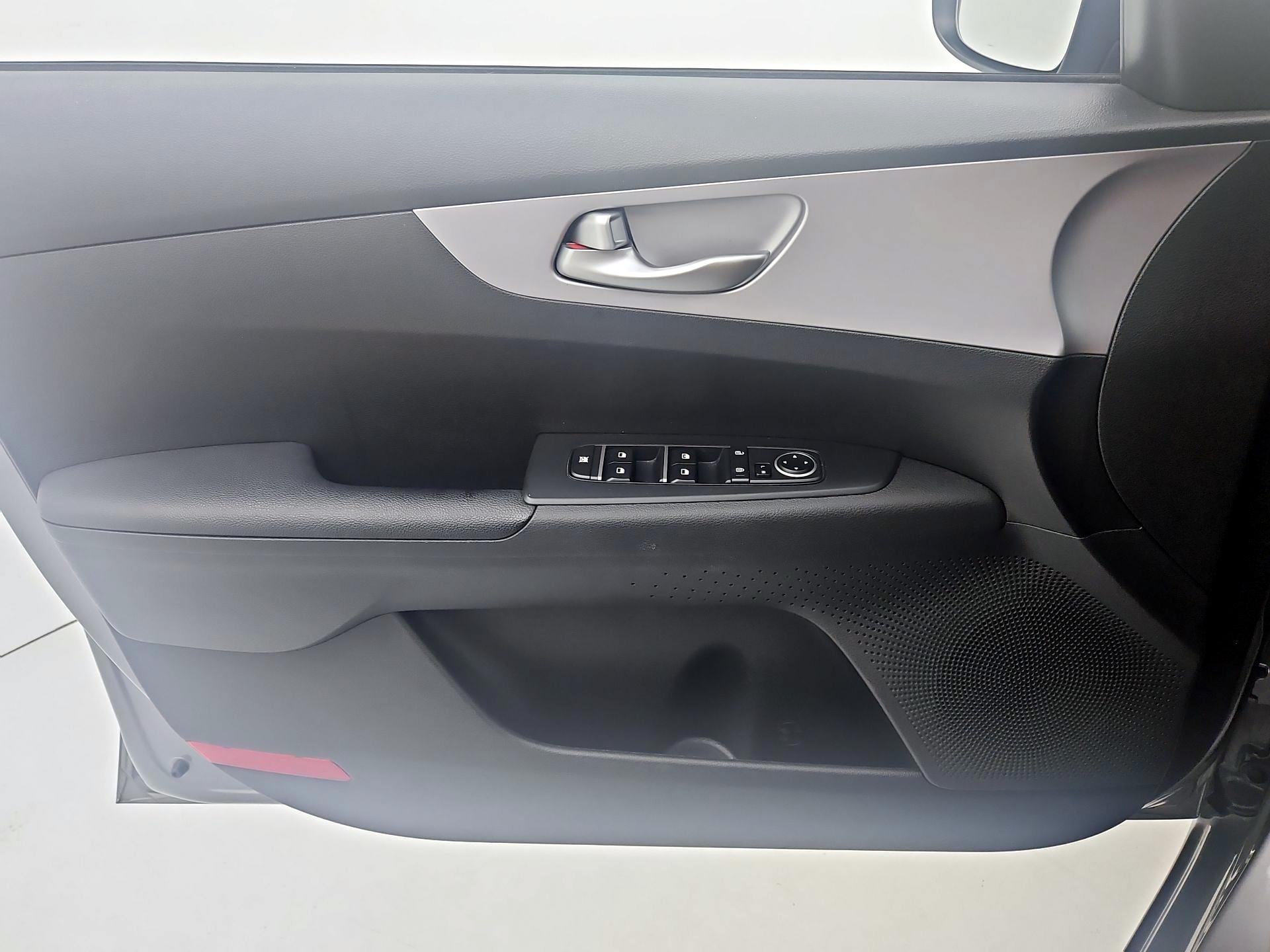 Thumbnail: 2023 Kia Forte - 12