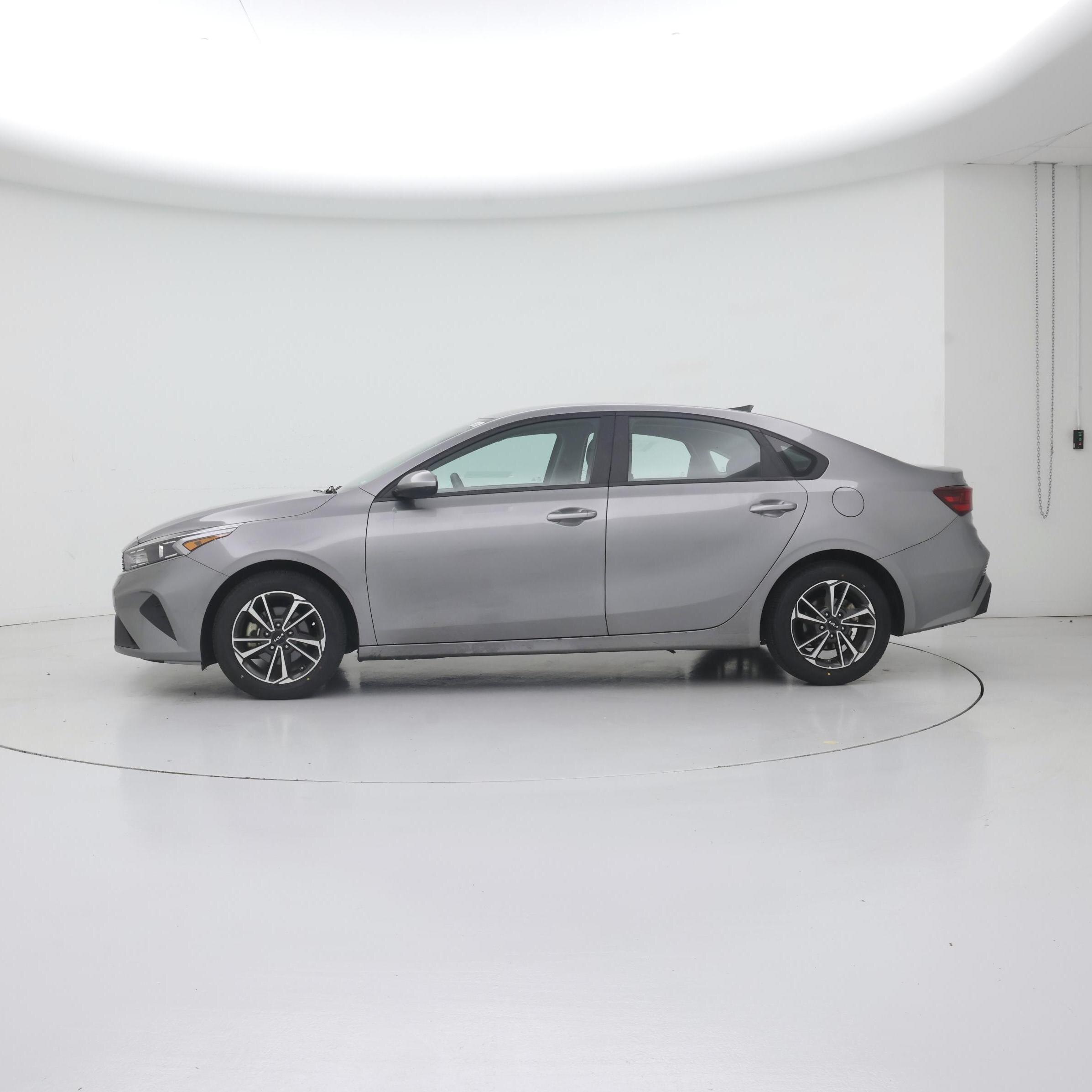 Thumbnail: 2023 Kia Forte - 3