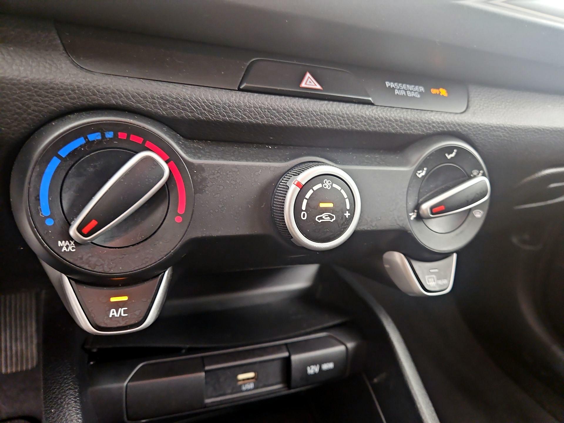 Thumbnail: 2023 Kia Rio - 16