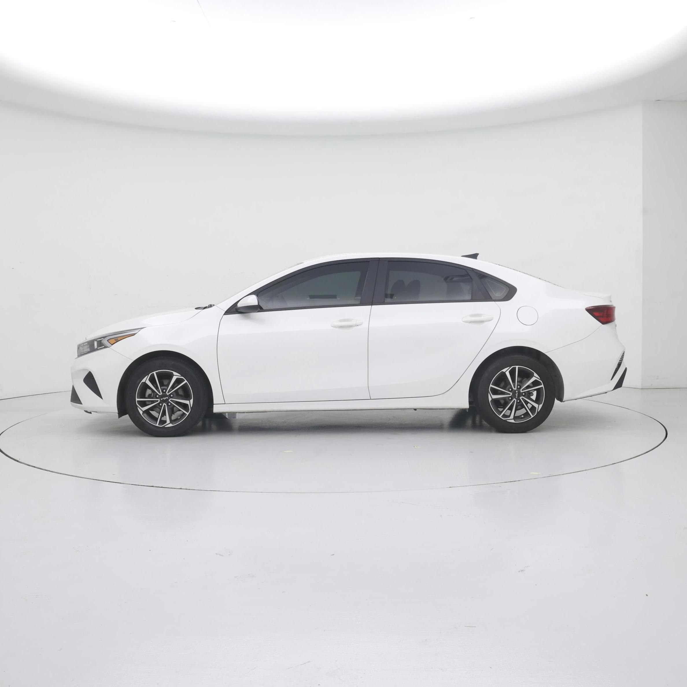 Thumbnail: 2023 Kia Forte - 3