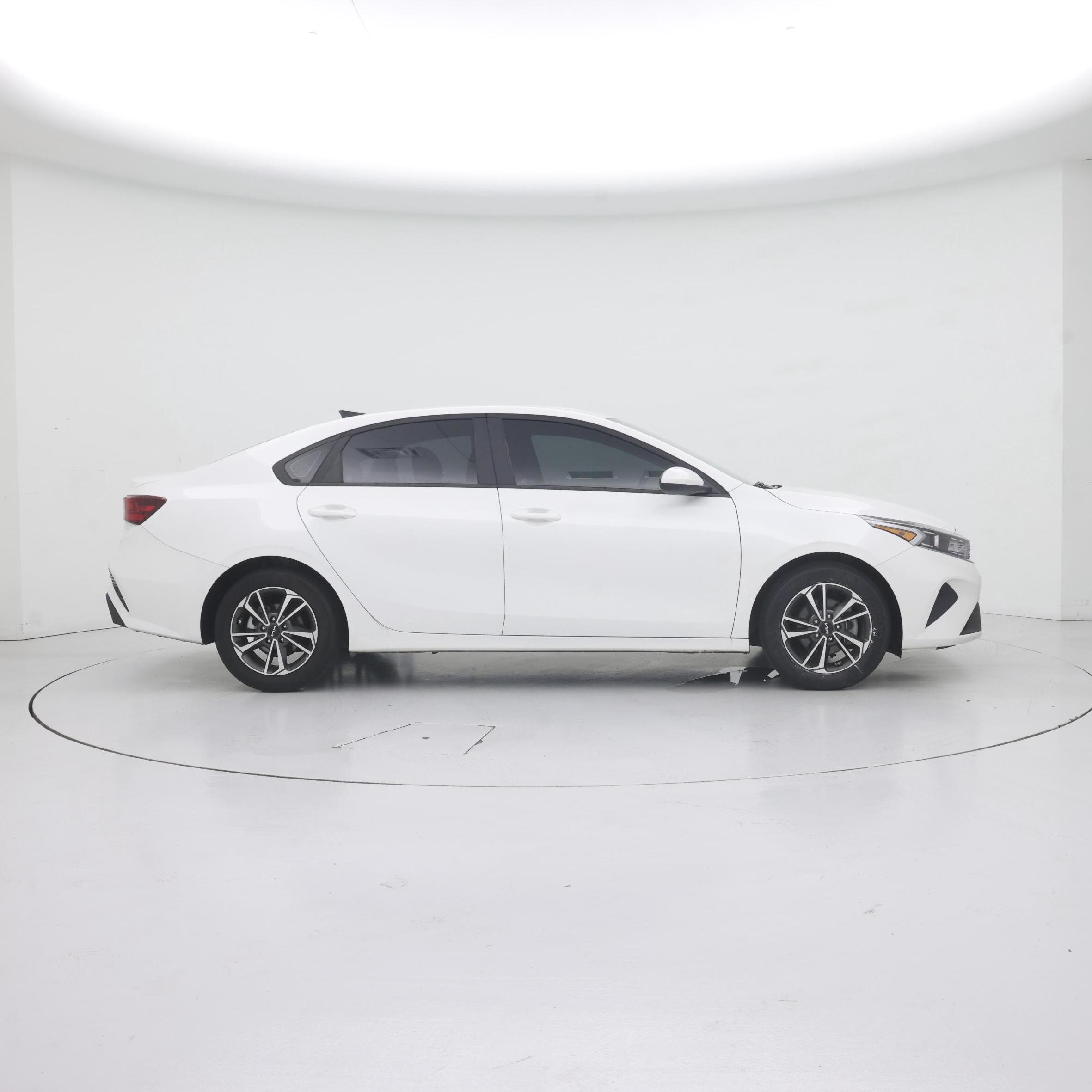 Thumbnail: 2023 Kia Forte - 7