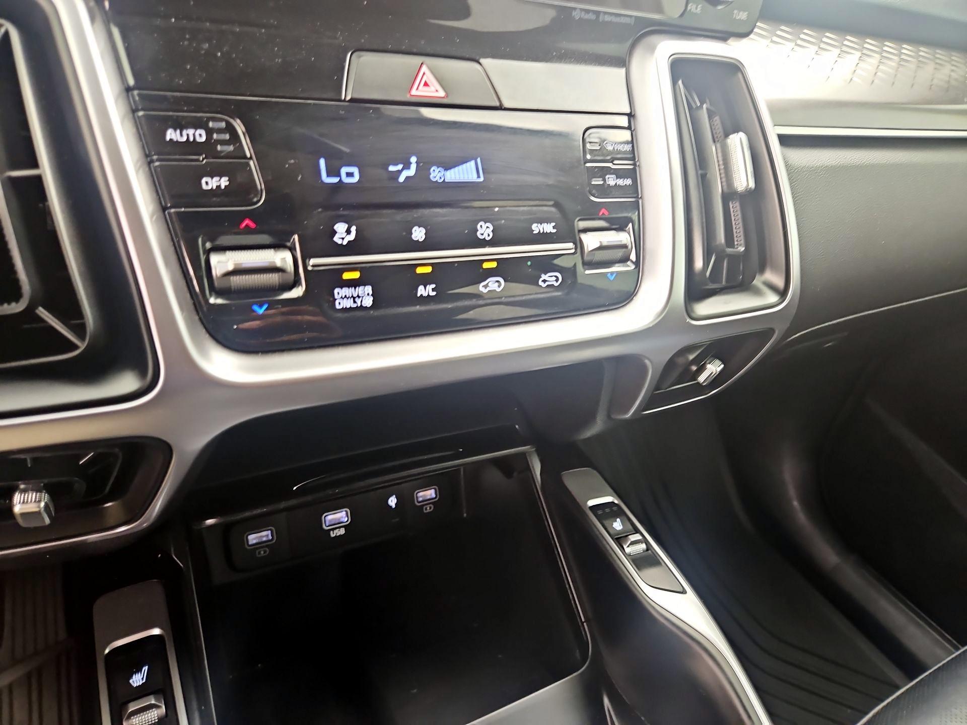 Thumbnail: 2023 Kia Sorento - 16