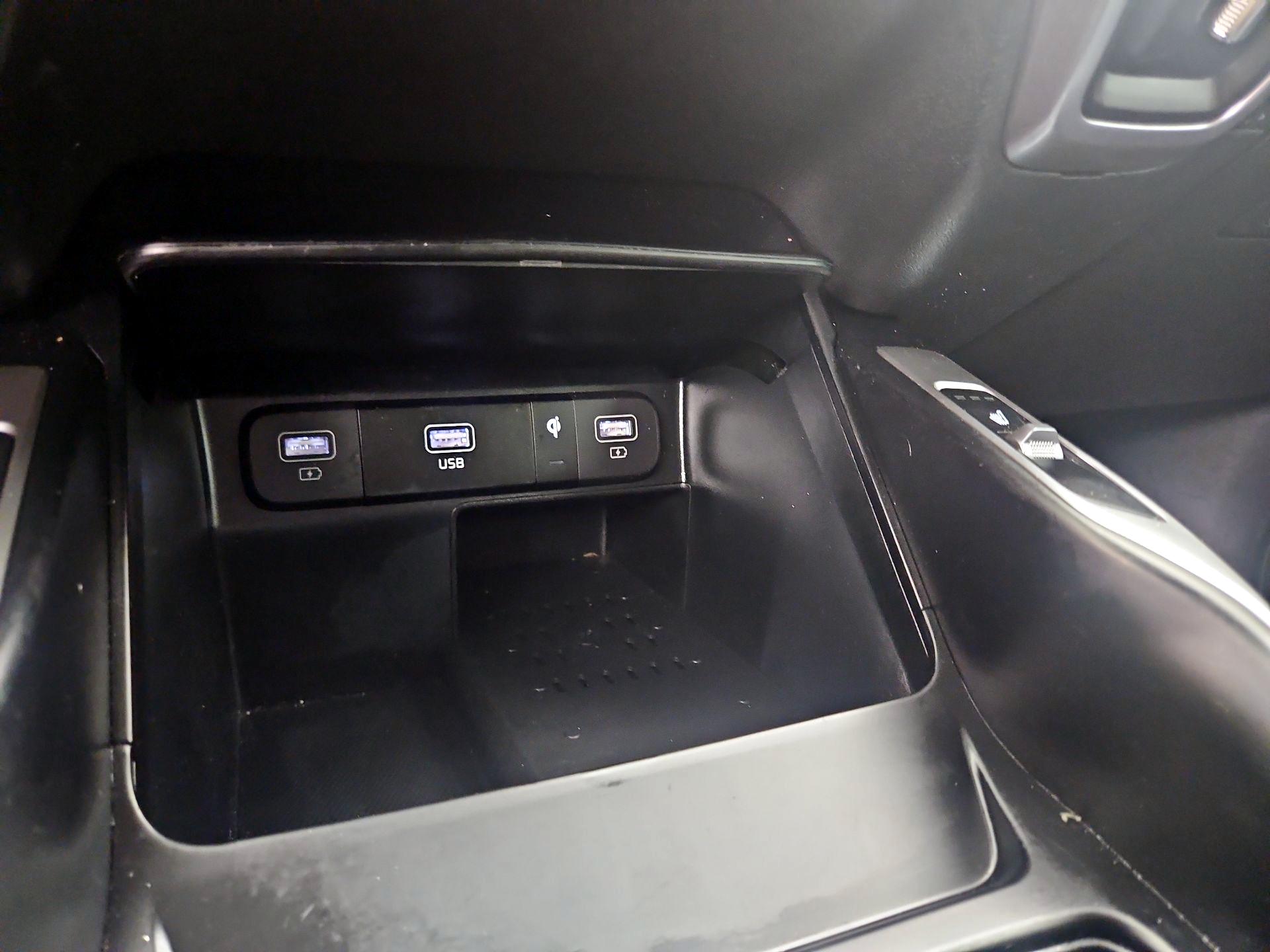 Thumbnail: 2023 Kia Sorento - 18