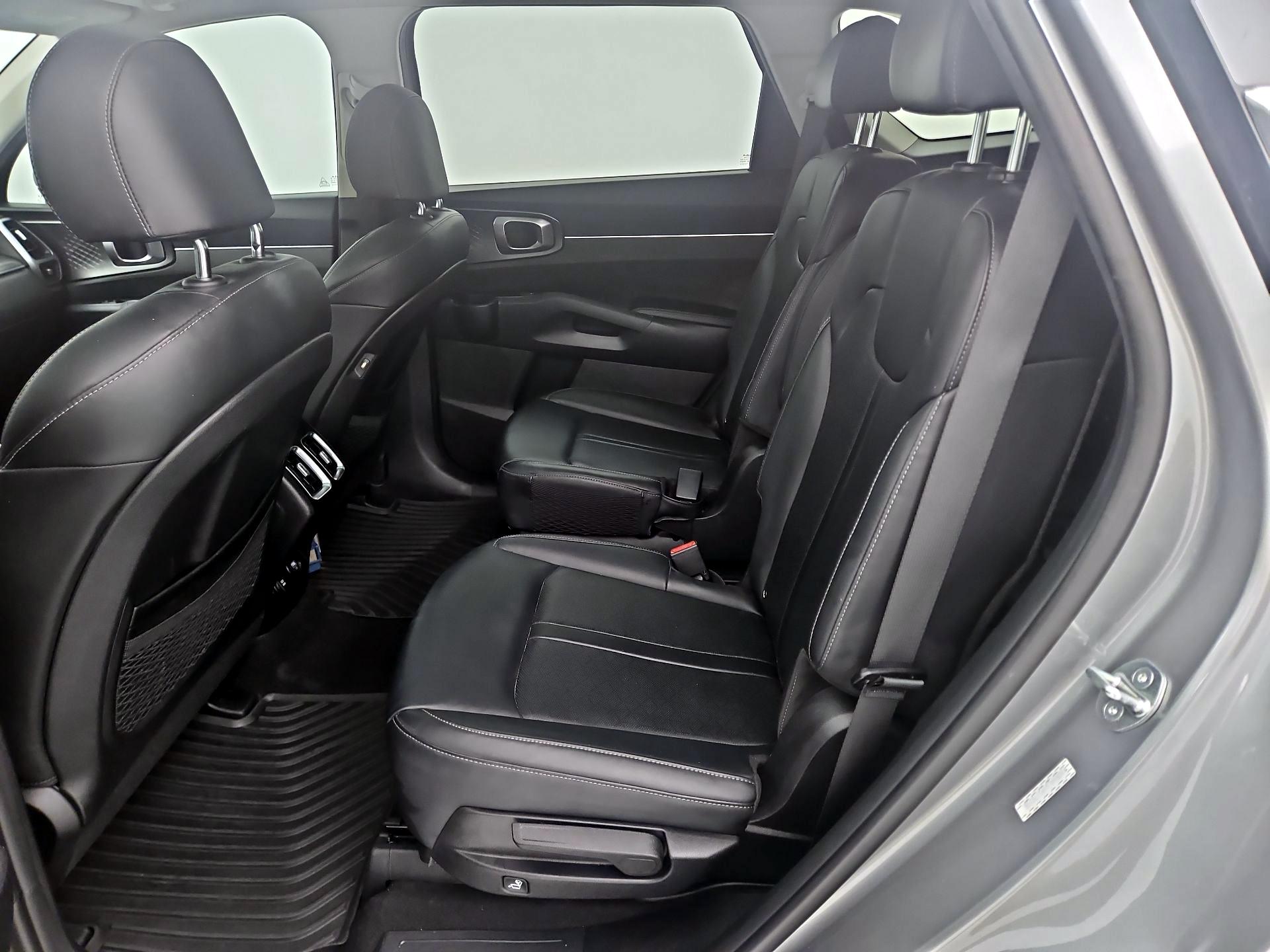 Thumbnail: 2023 Kia Sorento - 20