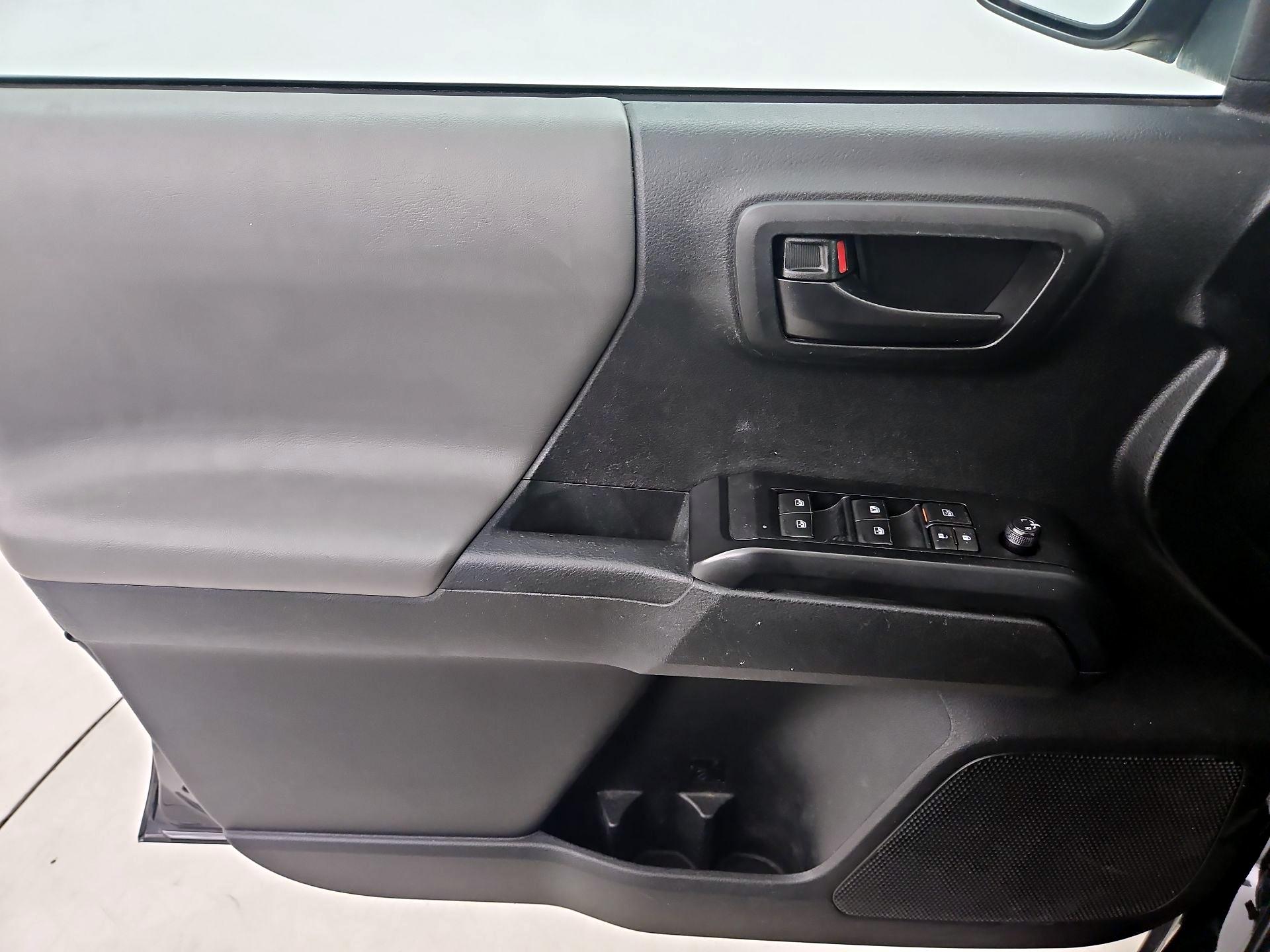 Thumbnail: 2022 Toyota Tacoma - 10