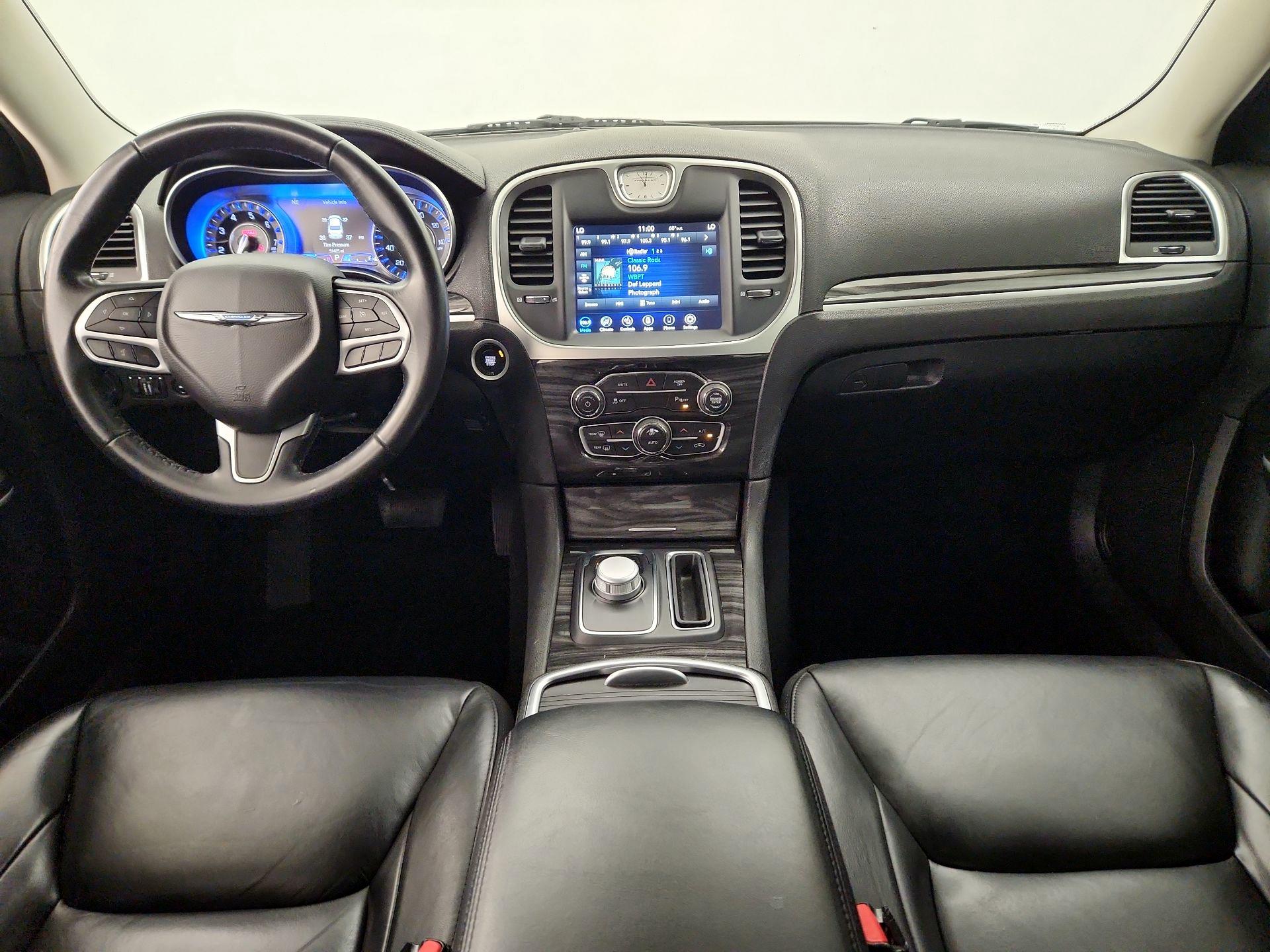 Thumbnail: 2022 Chrysler 300 - 9
