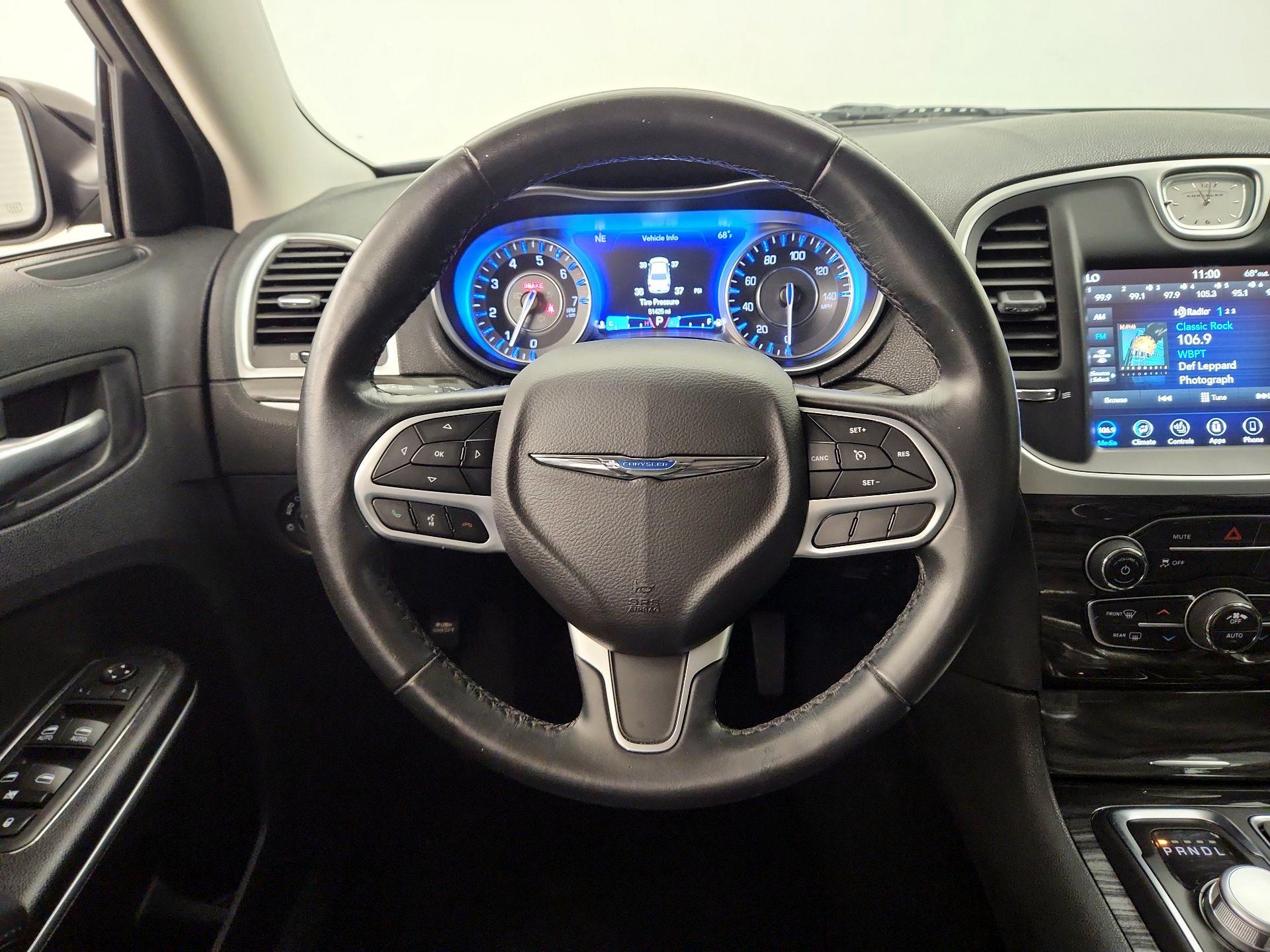 Thumbnail: 2022 Chrysler 300 - 10