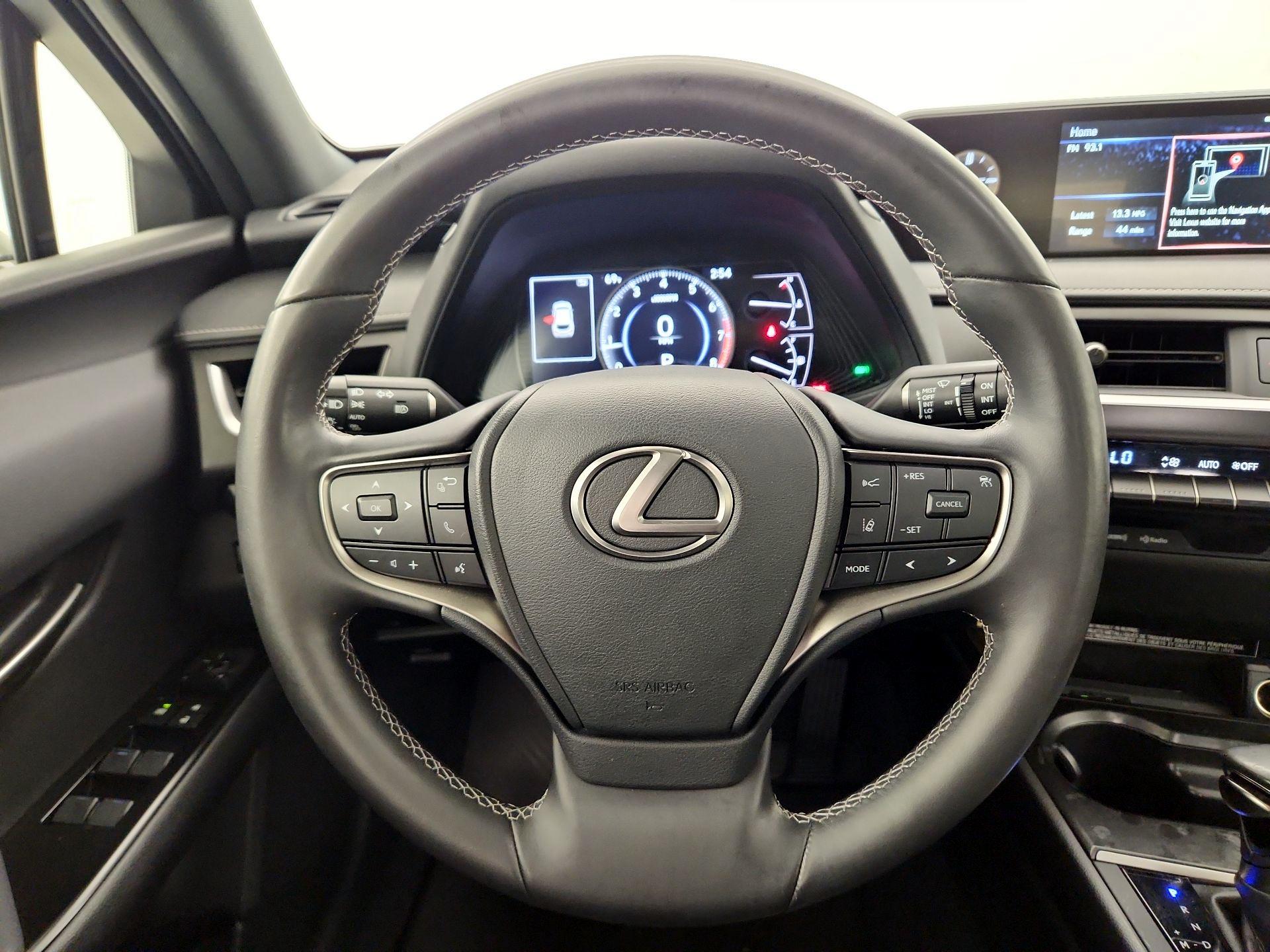 Thumbnail: 2022 Lexus UX - 10