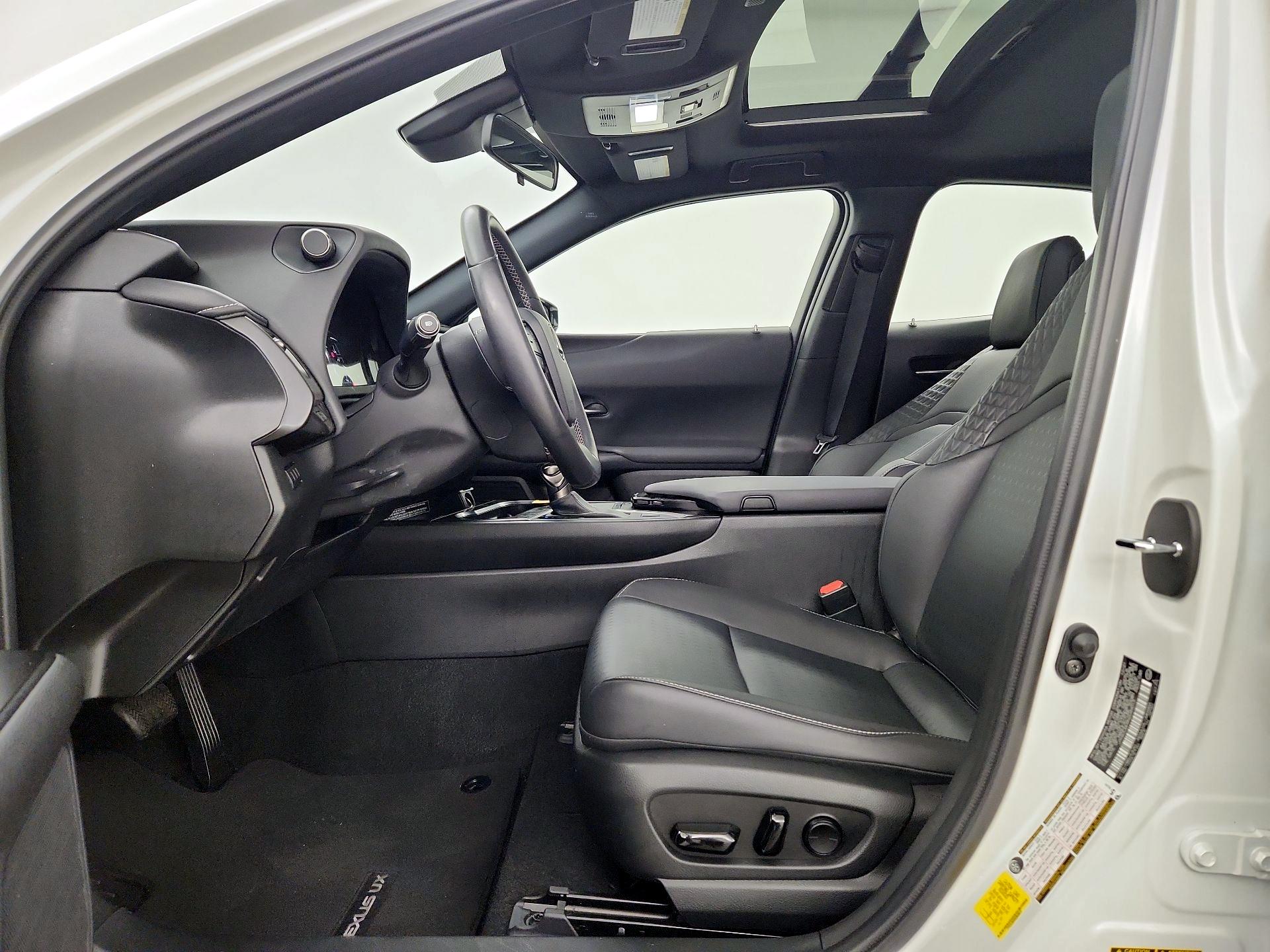 Thumbnail: 2022 Lexus UX - 11