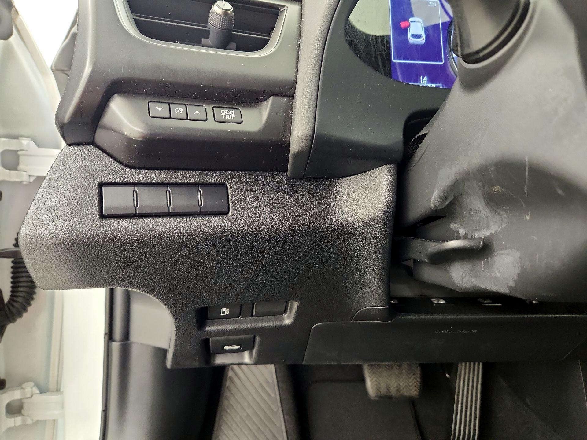 Thumbnail: 2022 Lexus UX - 13