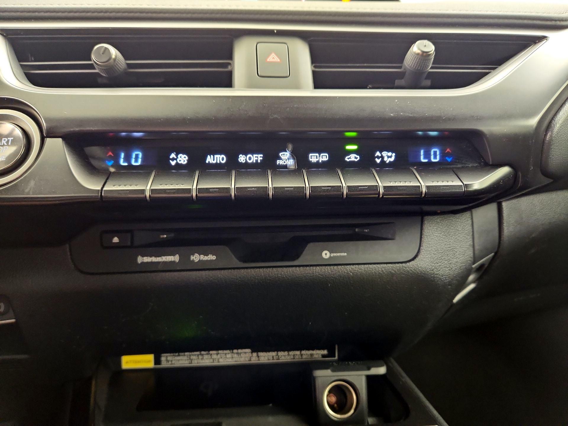 Thumbnail: 2022 Lexus UX - 16