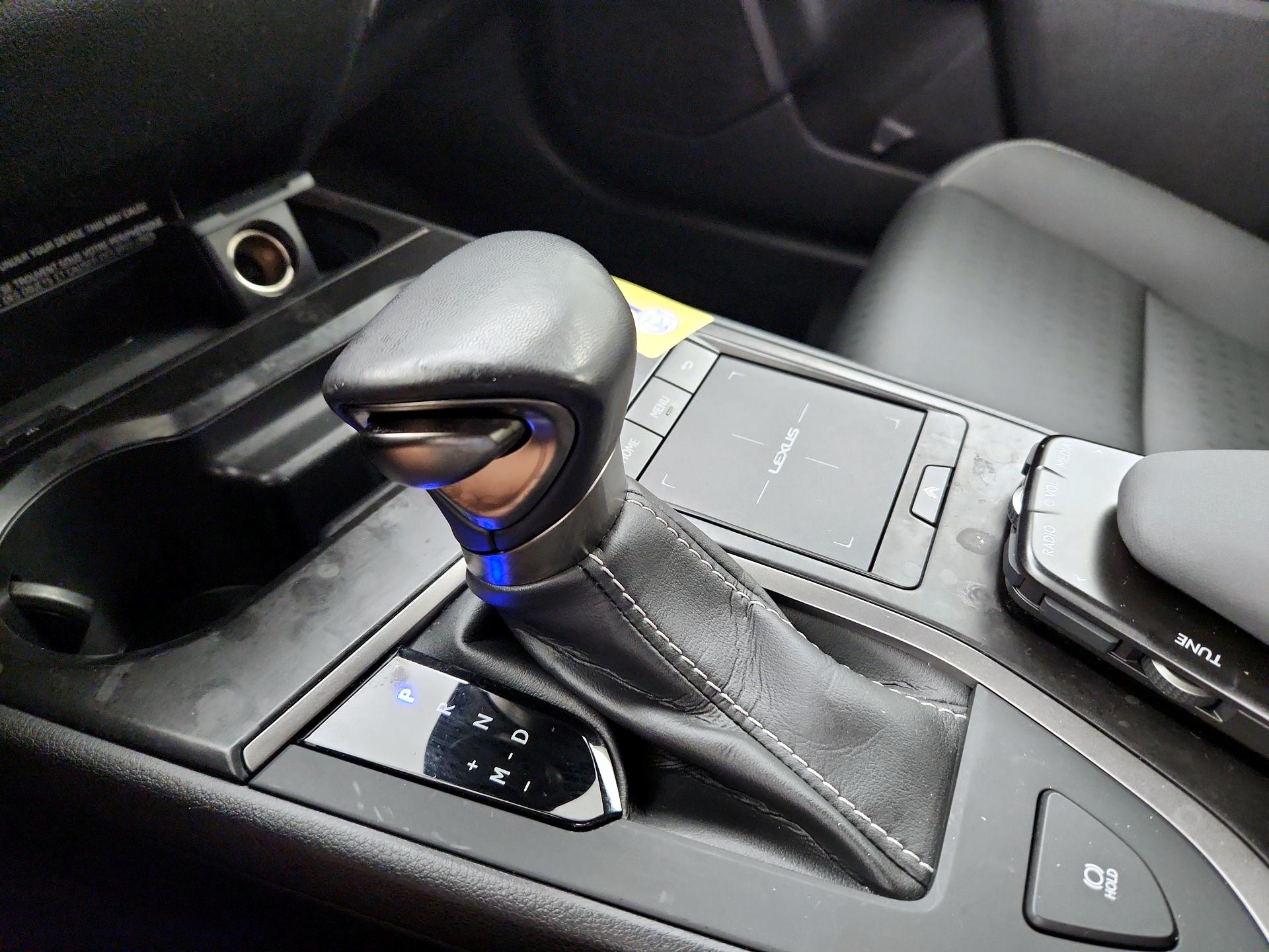 Thumbnail: 2022 Lexus UX - 17