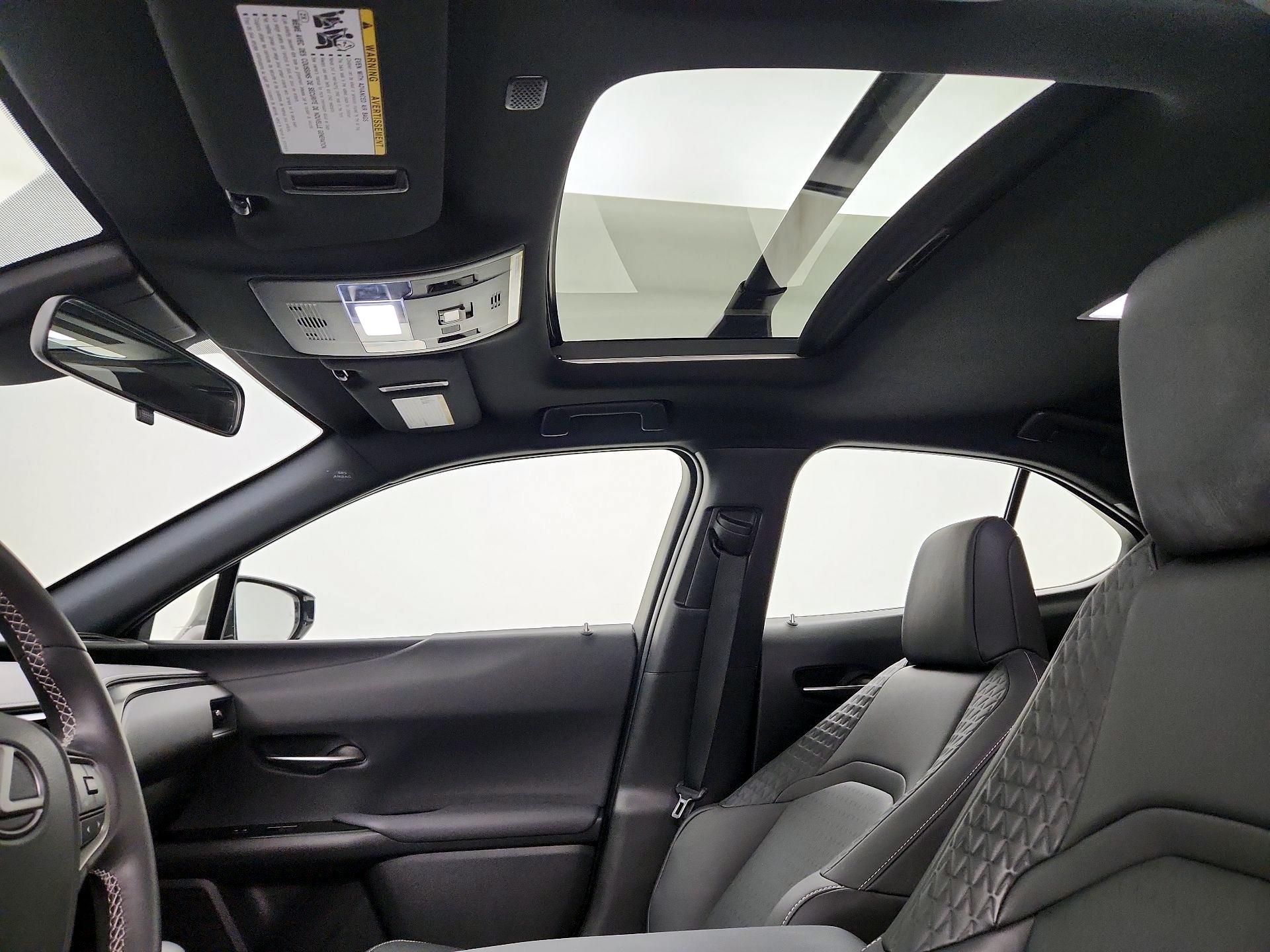 Thumbnail: 2022 Lexus UX - 19