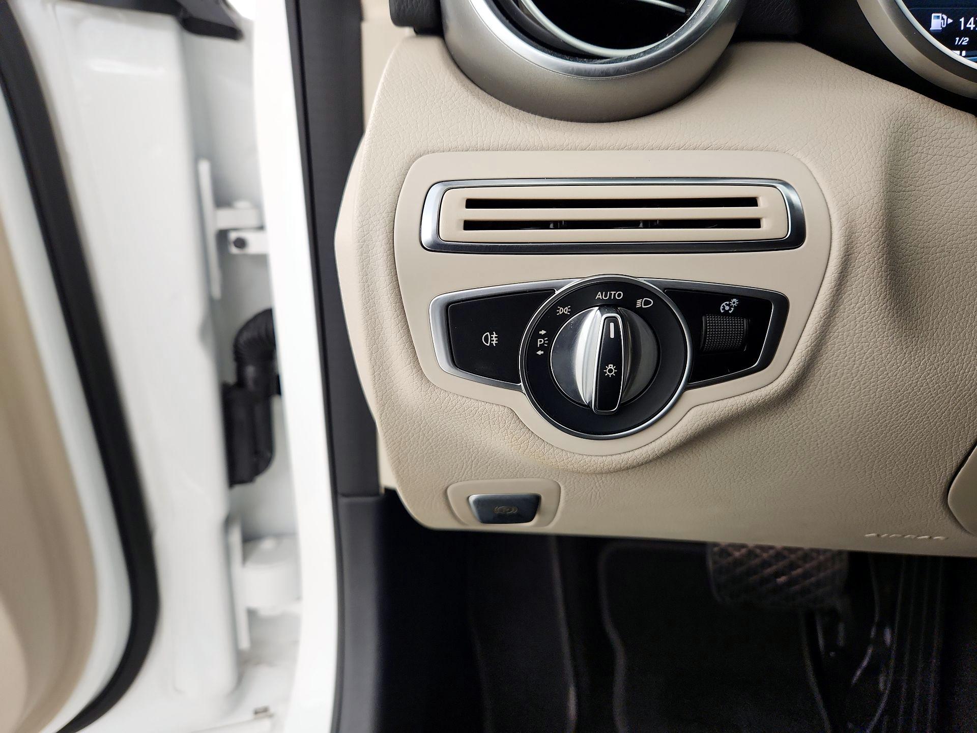 Thumbnail: 2020 Mercedes-Benz C-Class - 13