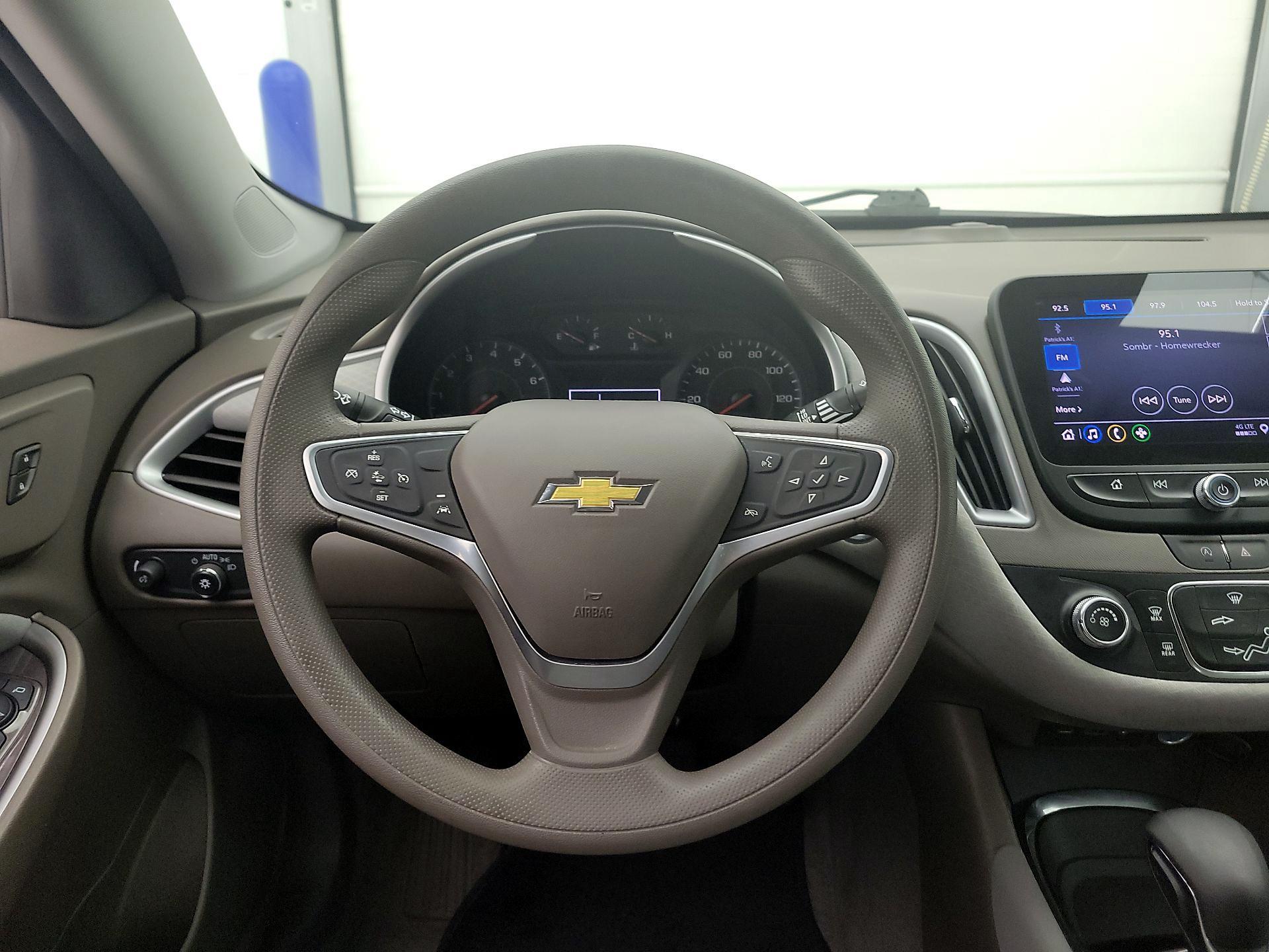 Thumbnail: 2022 Chevrolet Malibu - 10