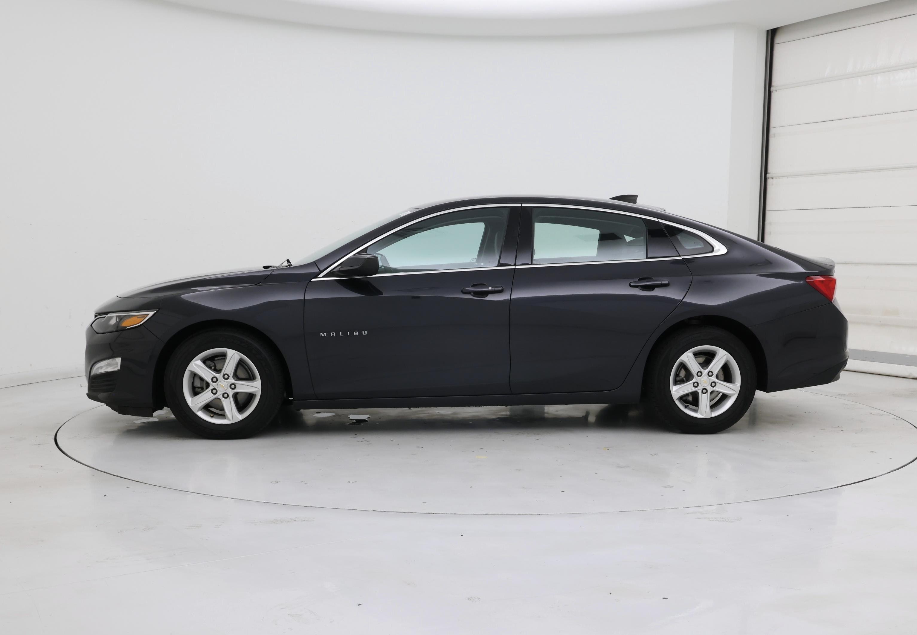 Thumbnail: 2022 Chevrolet Malibu - 3