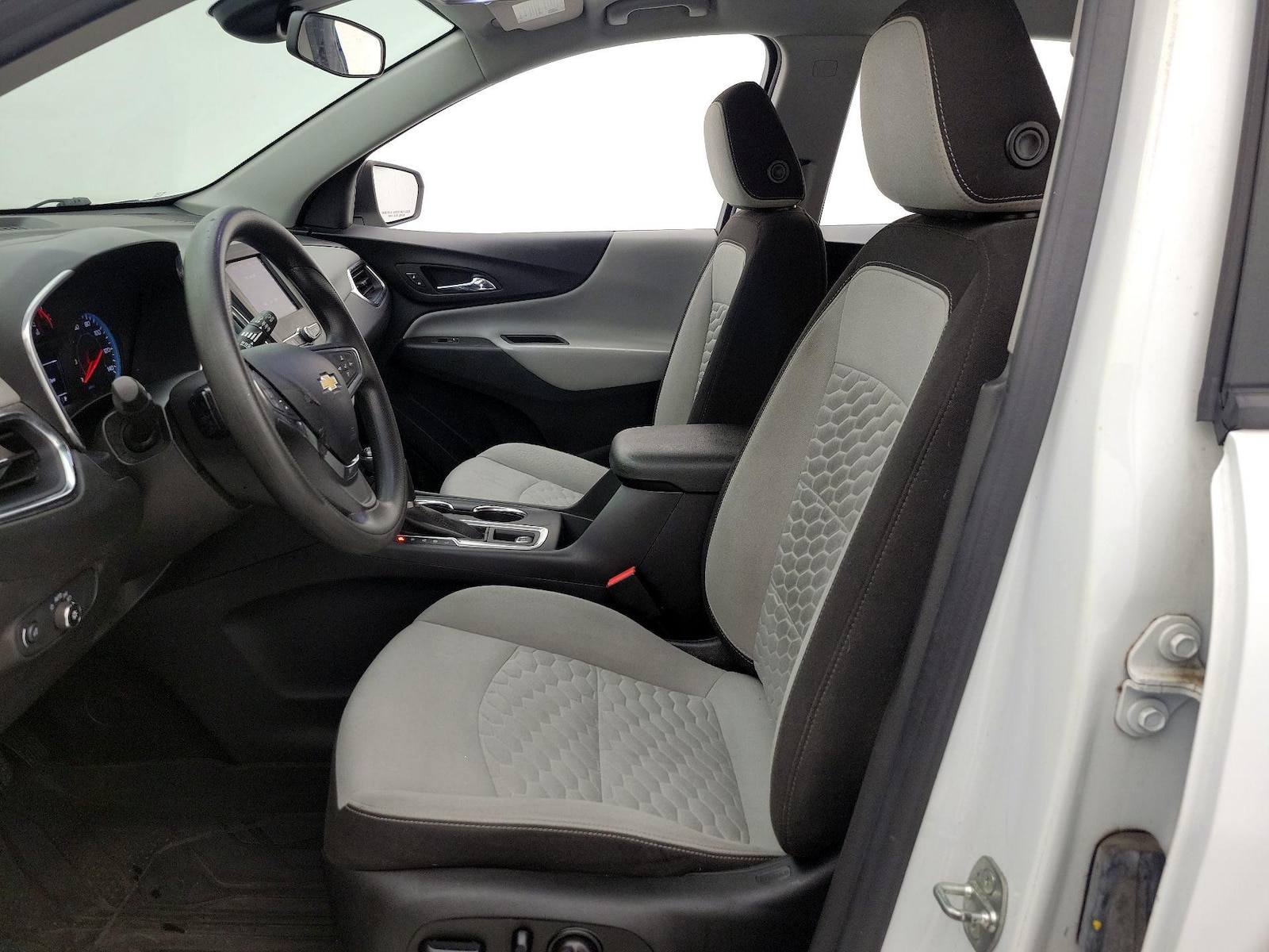 2021 Chevrolet Equinox LS - Photo 12