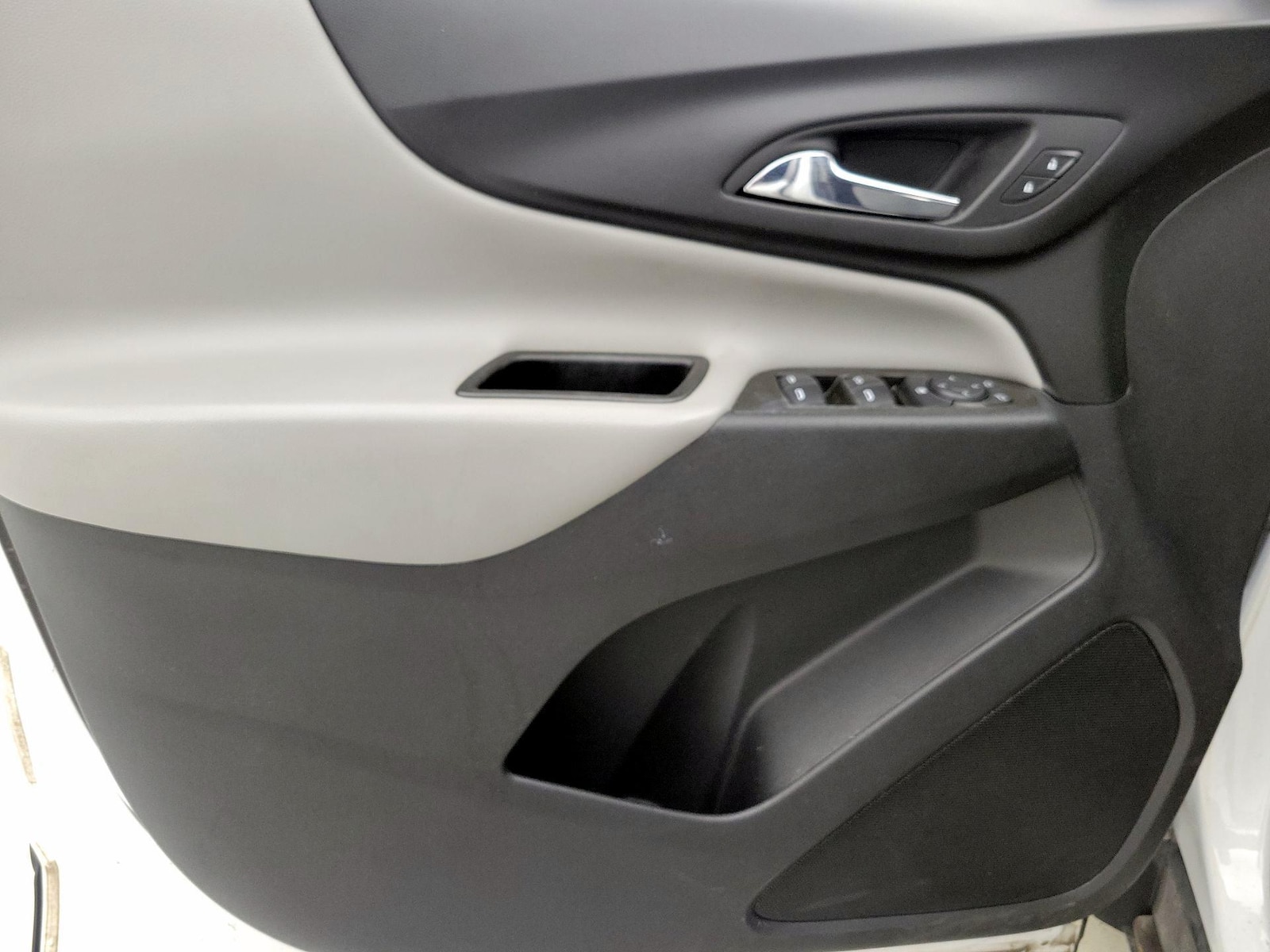 2021 Chevrolet Equinox LS - Photo 13