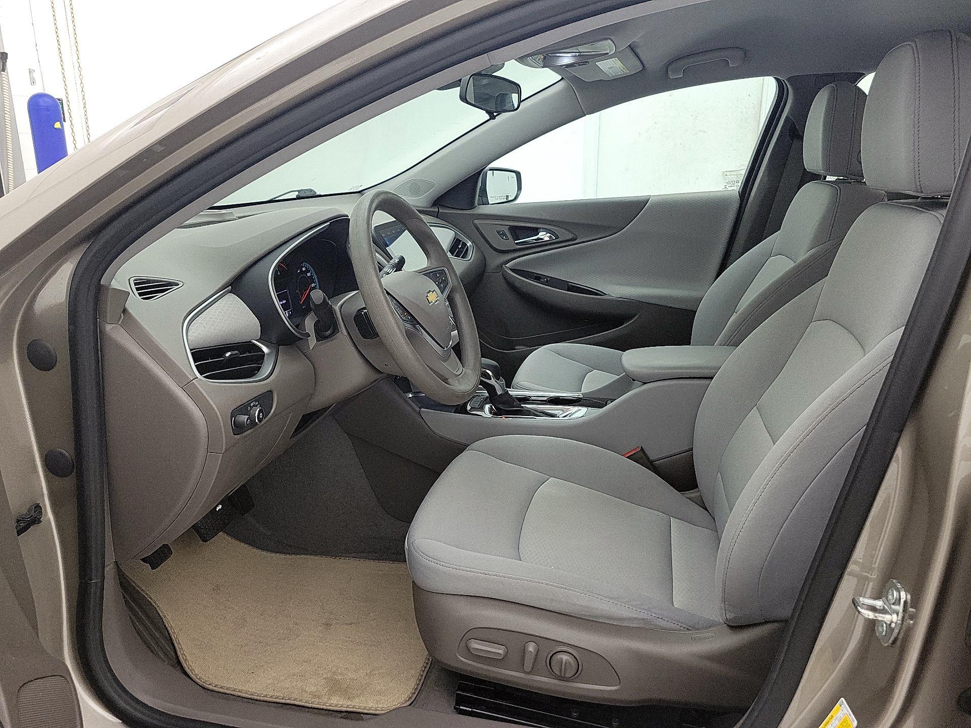 Thumbnail: 2022 Chevrolet Malibu - 11