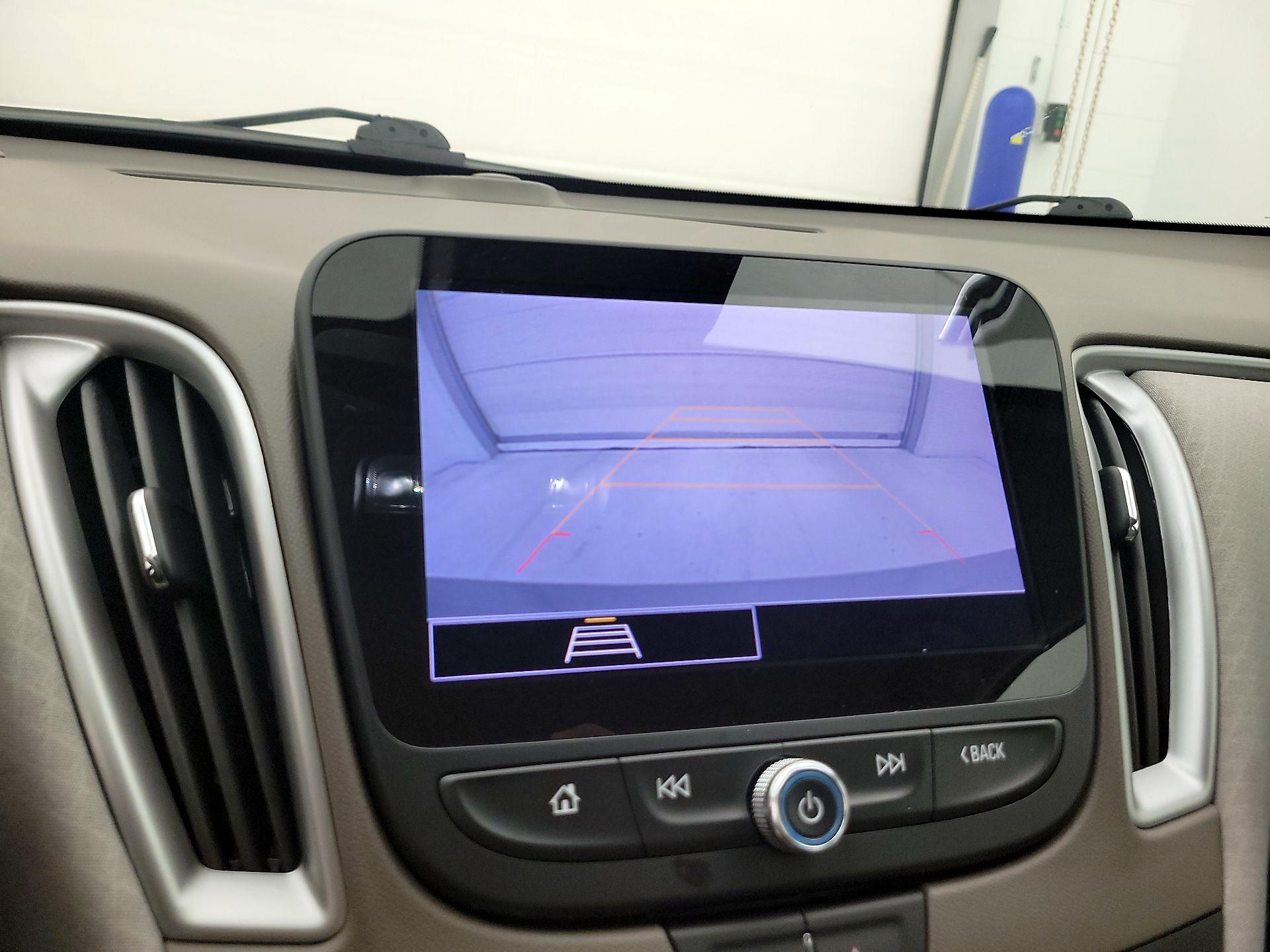 Thumbnail: 2022 Chevrolet Malibu - 14