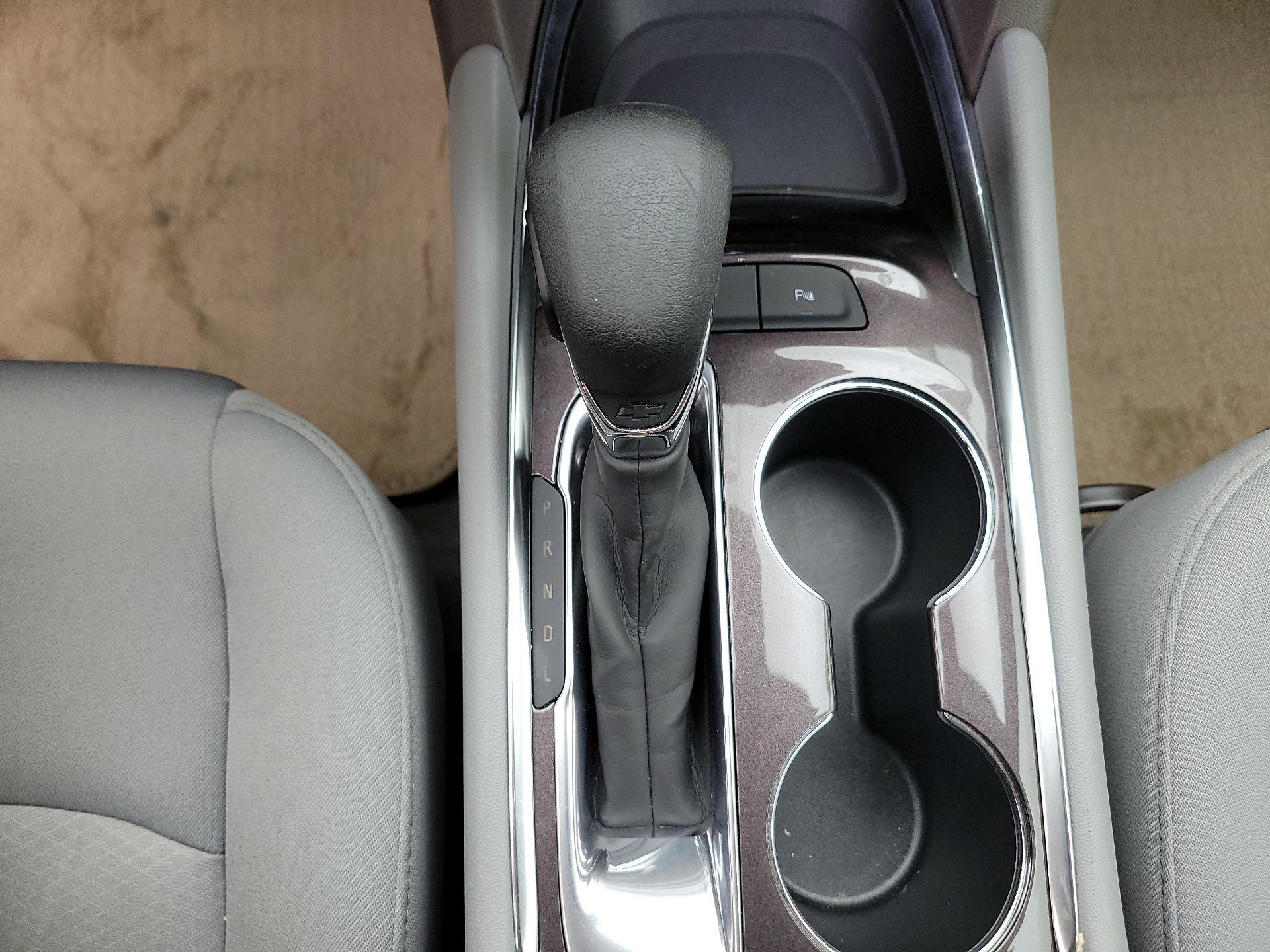 Thumbnail: 2022 Chevrolet Malibu - 17