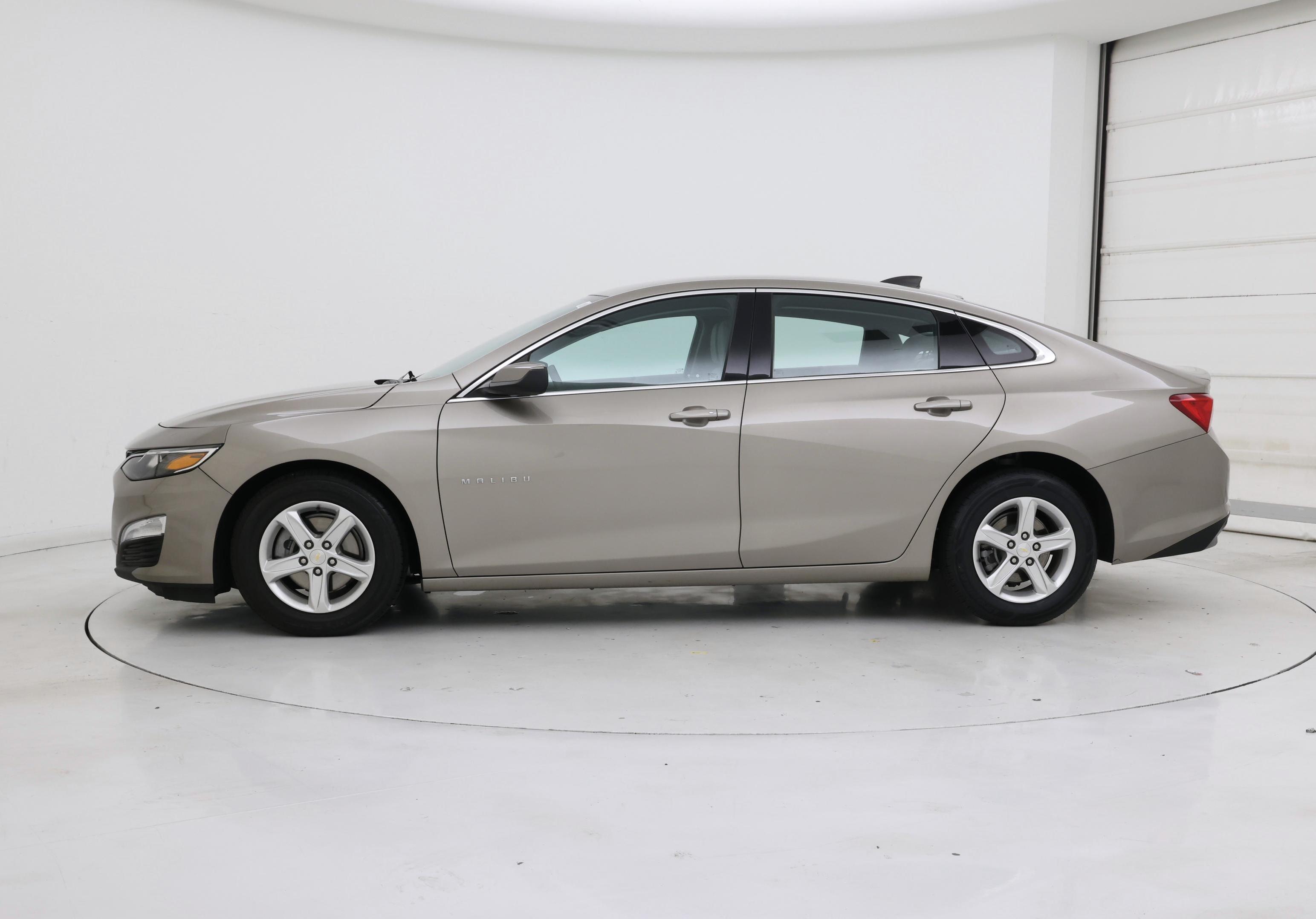 Thumbnail: 2022 Chevrolet Malibu - 3