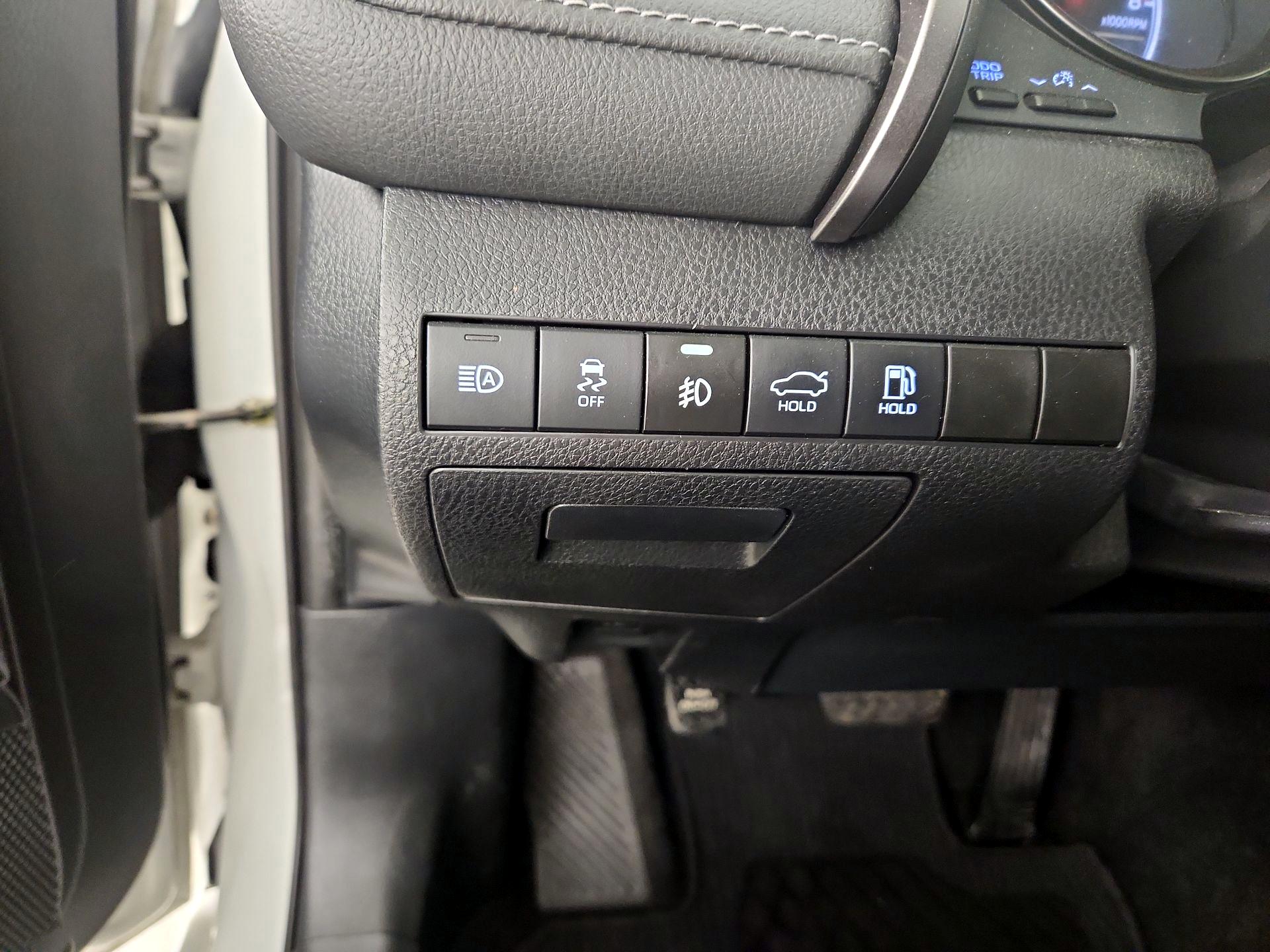 Thumbnail: 2022 Toyota Camry - 13