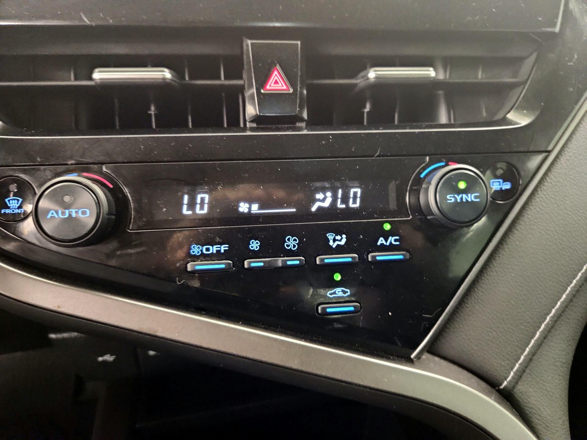 Thumbnail: 2022 Toyota Camry - 16