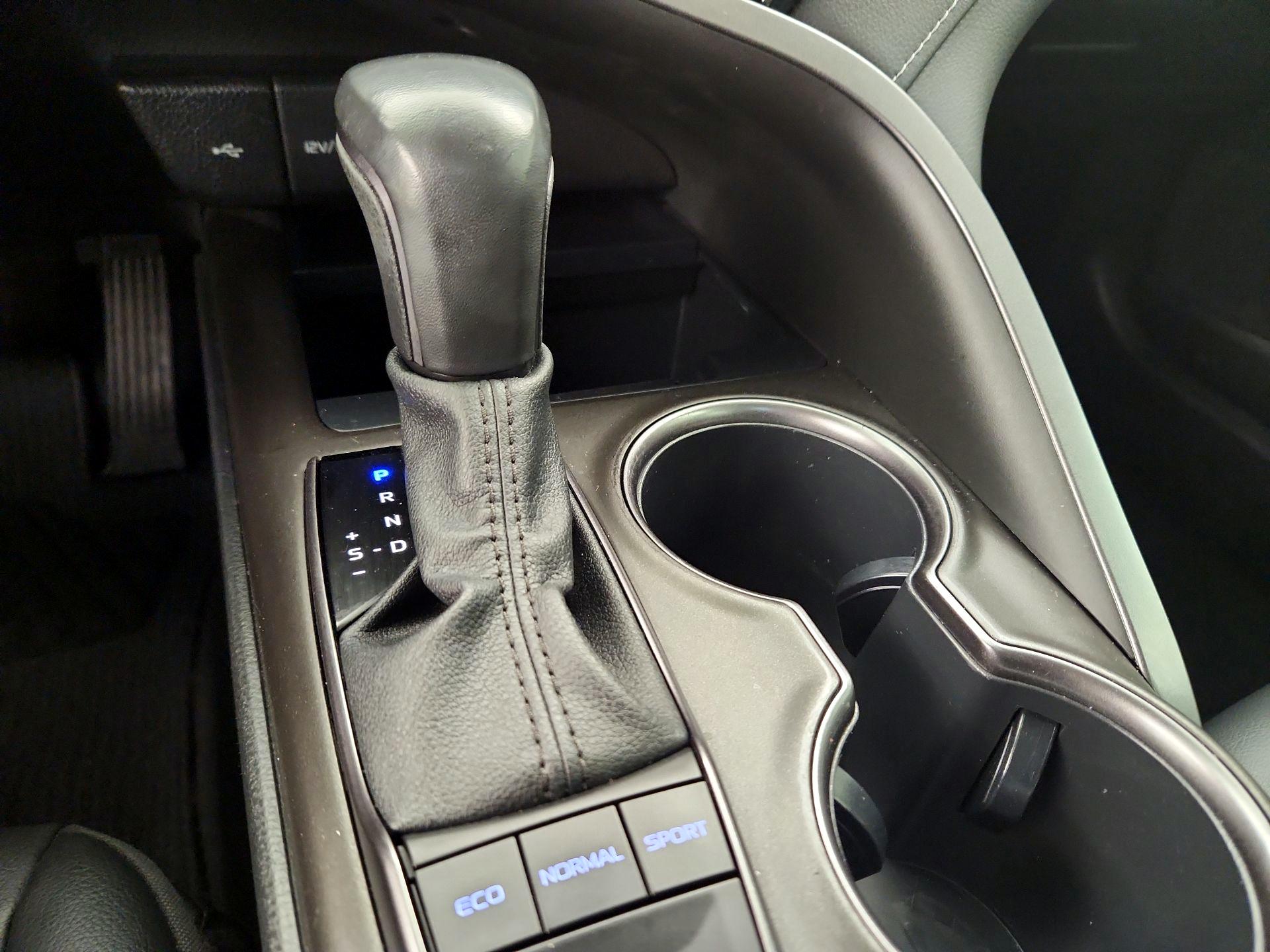 Thumbnail: 2022 Toyota Camry - 17