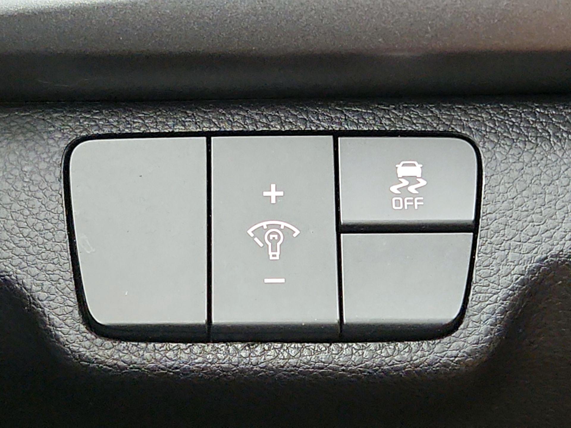 Thumbnail: 2023 Kia Rio - 13