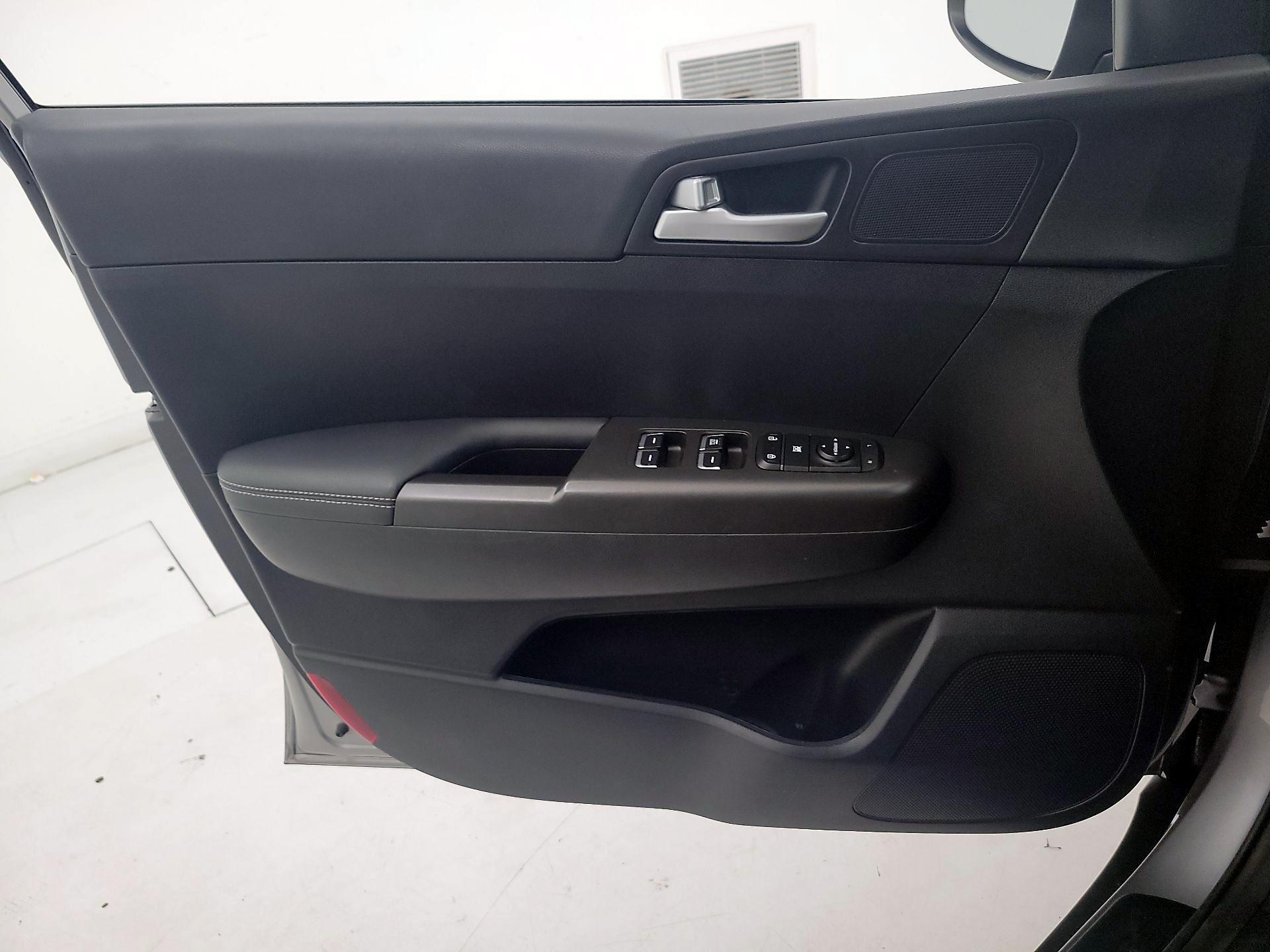 Thumbnail: 2021 Kia Sportage - 10