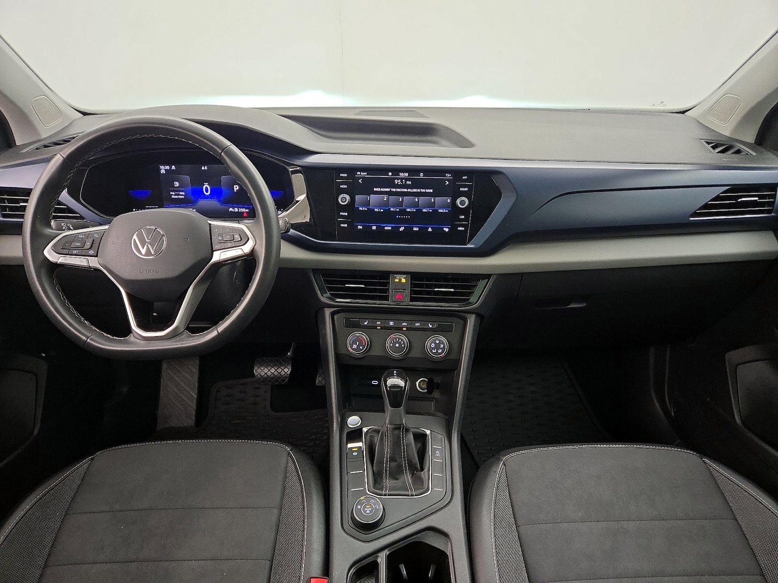 2022 Volkswagen Taos SE - Photo 10
