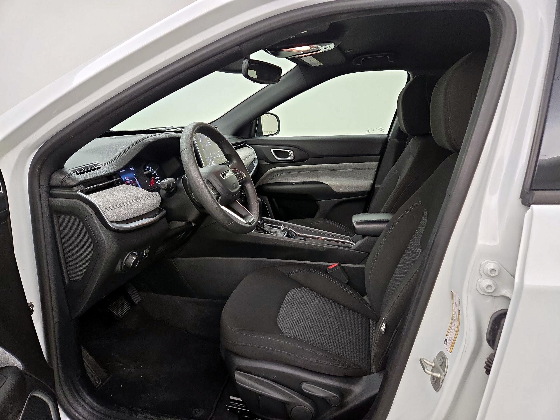 Thumbnail: 2023 Jeep Compass - 11