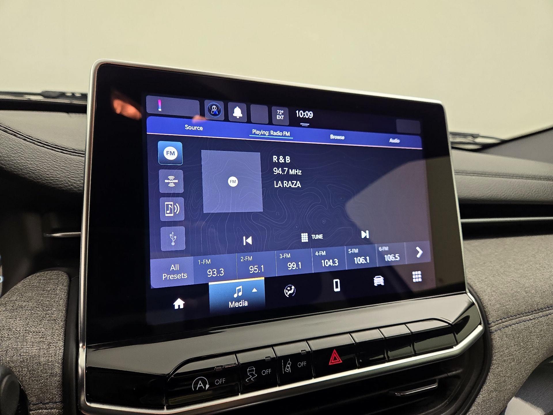 Thumbnail: 2023 Jeep Compass - 15