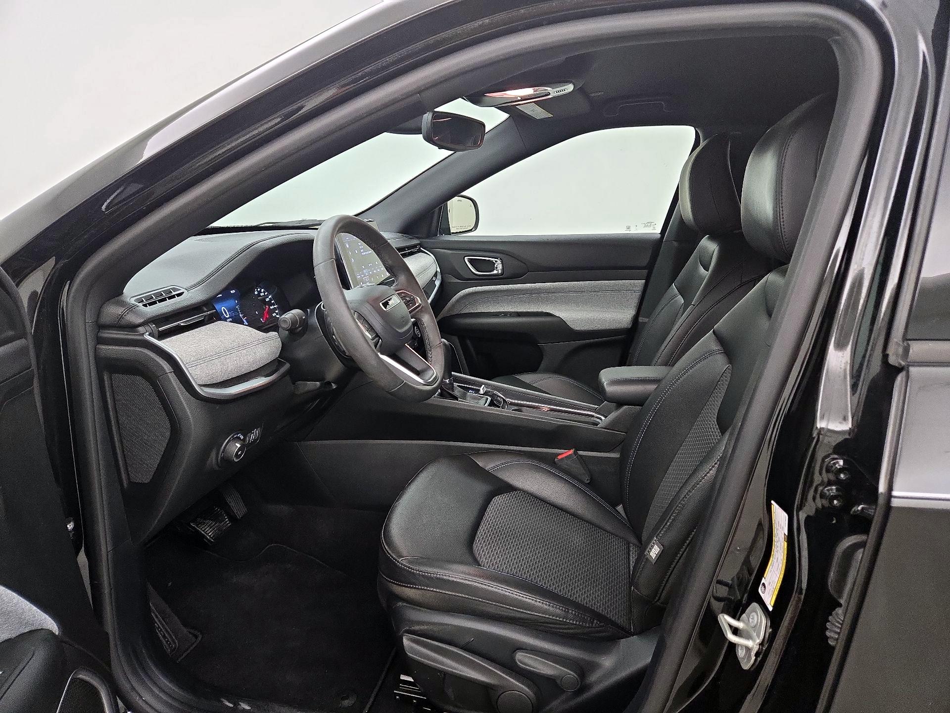 Thumbnail: 2023 Jeep Compass - 11