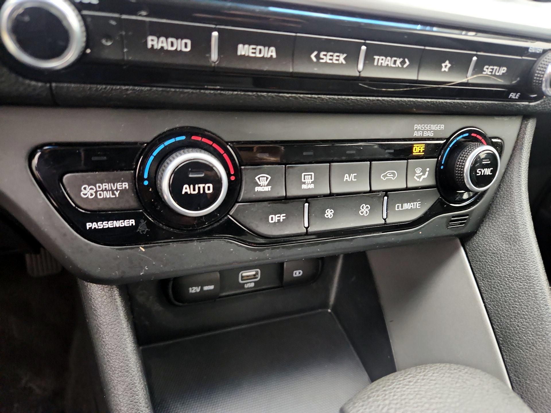 Thumbnail: 2020 Kia Niro - 16