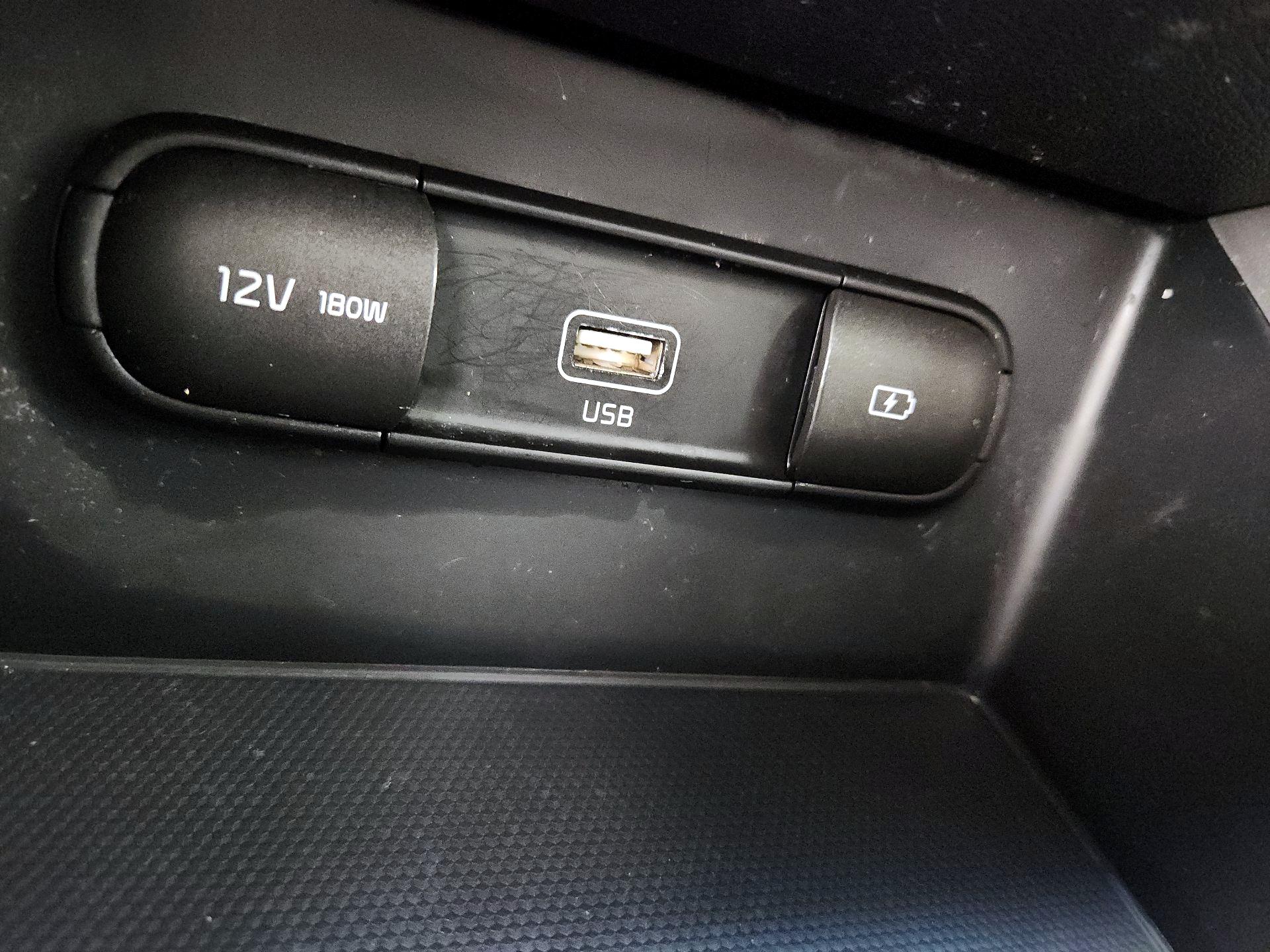 Thumbnail: 2020 Kia Niro - 18
