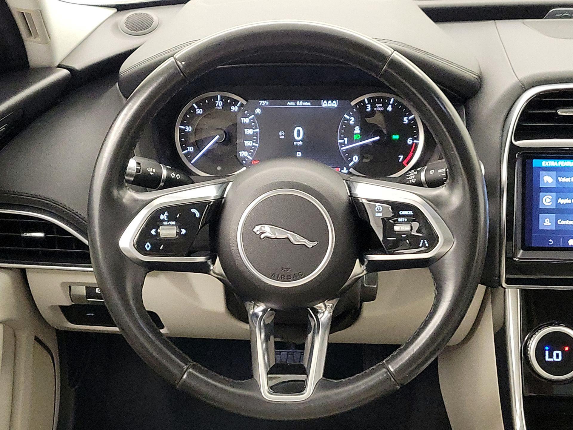 Thumbnail: 2020 Jaguar XE - 10