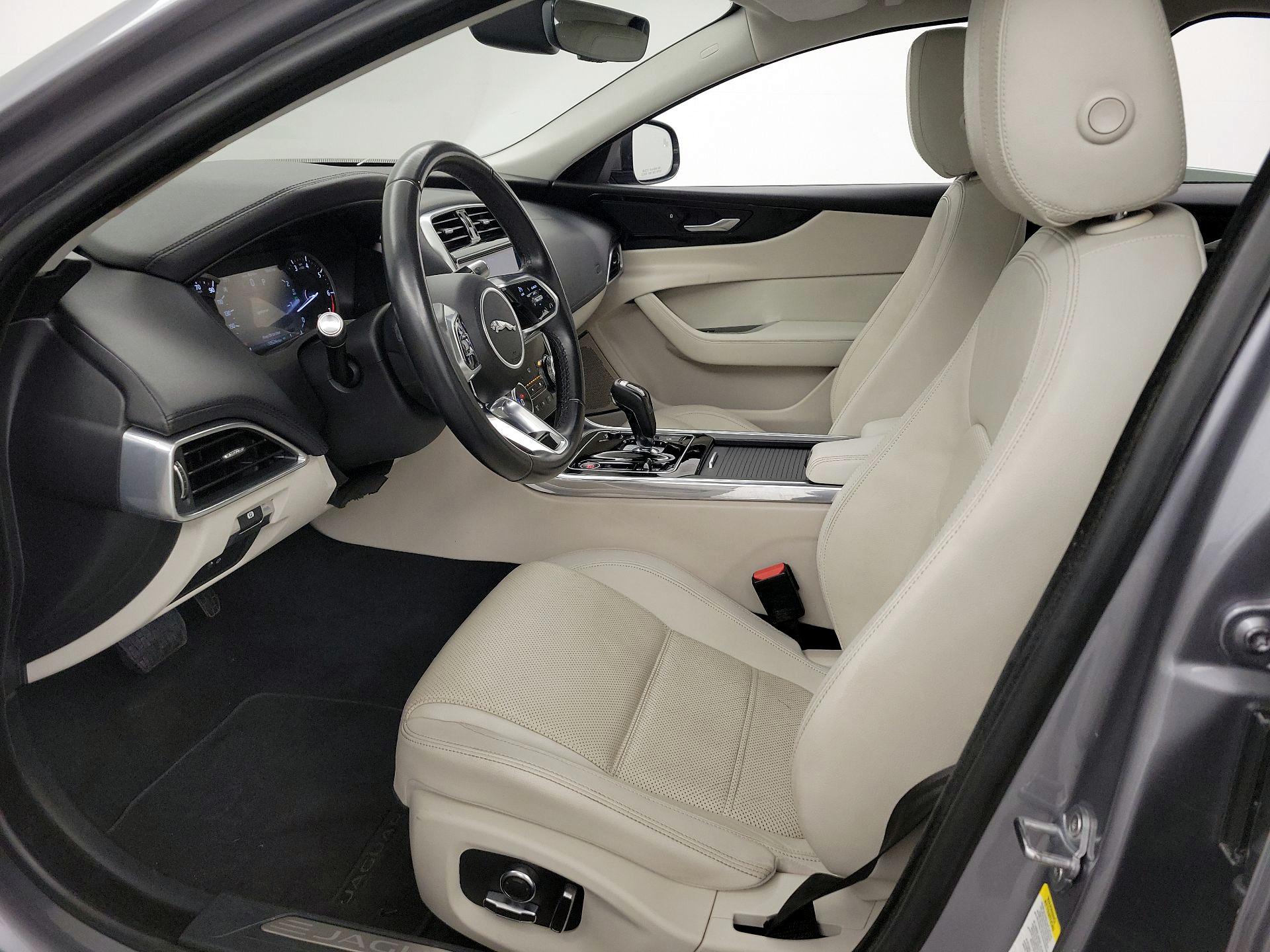 Thumbnail: 2020 Jaguar XE - 11