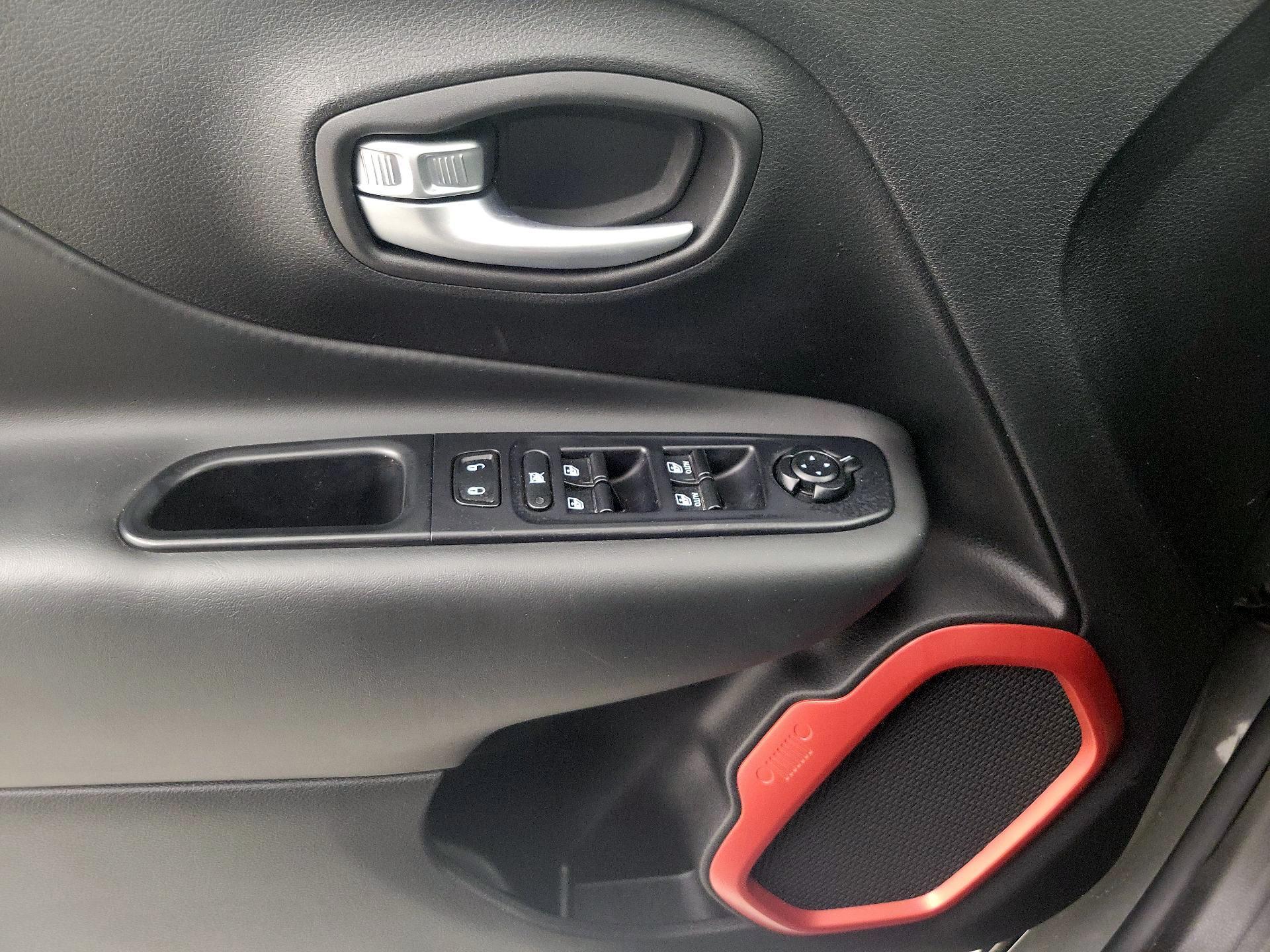 Thumbnail: 2020 Jeep Renegade - 12