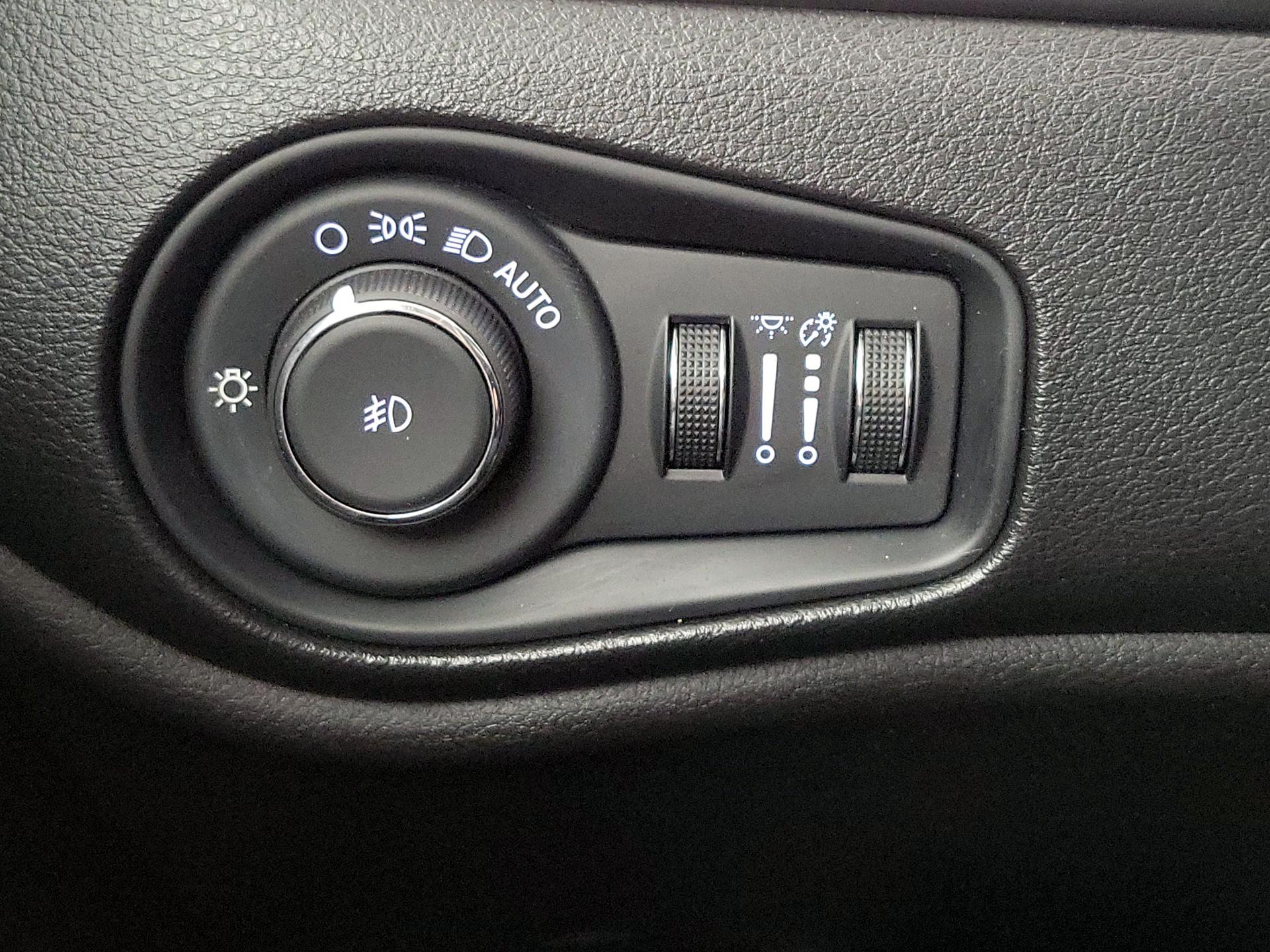 Thumbnail: 2020 Jeep Renegade - 13