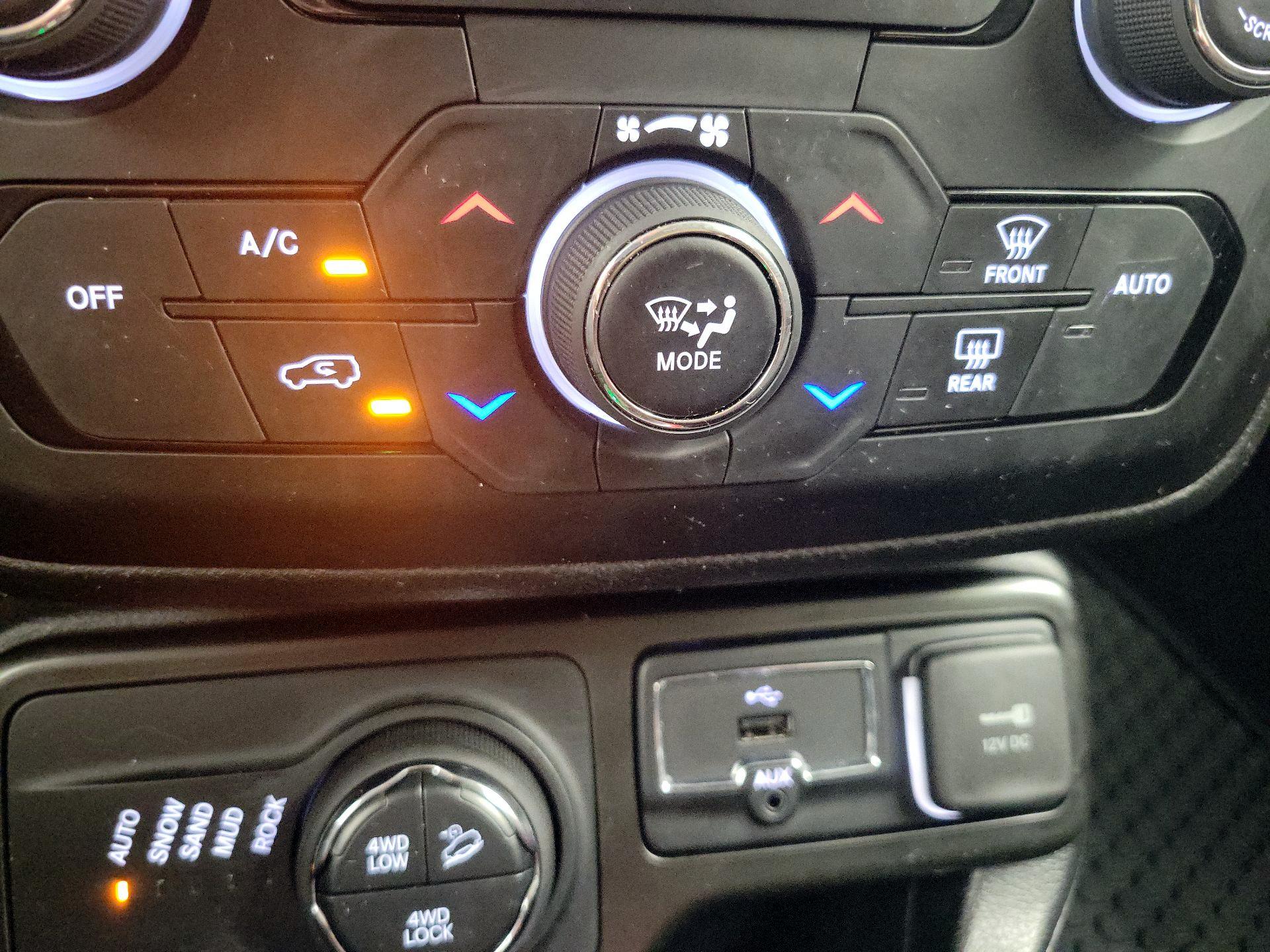 Thumbnail: 2020 Jeep Renegade - 16
