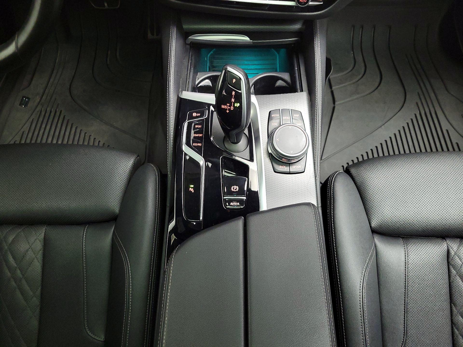 Thumbnail: 2022 BMW 5 Series - 18