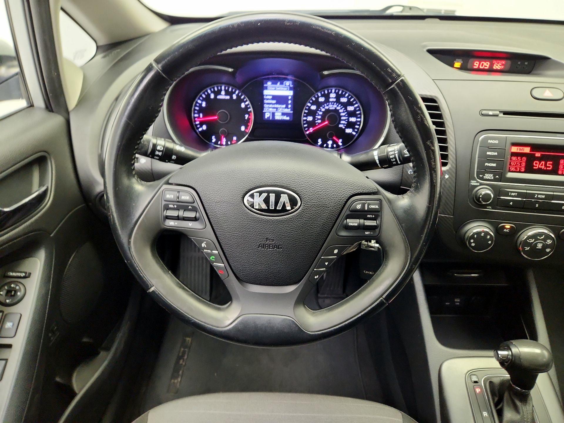 Thumbnail: 2015 Kia Forte - 10