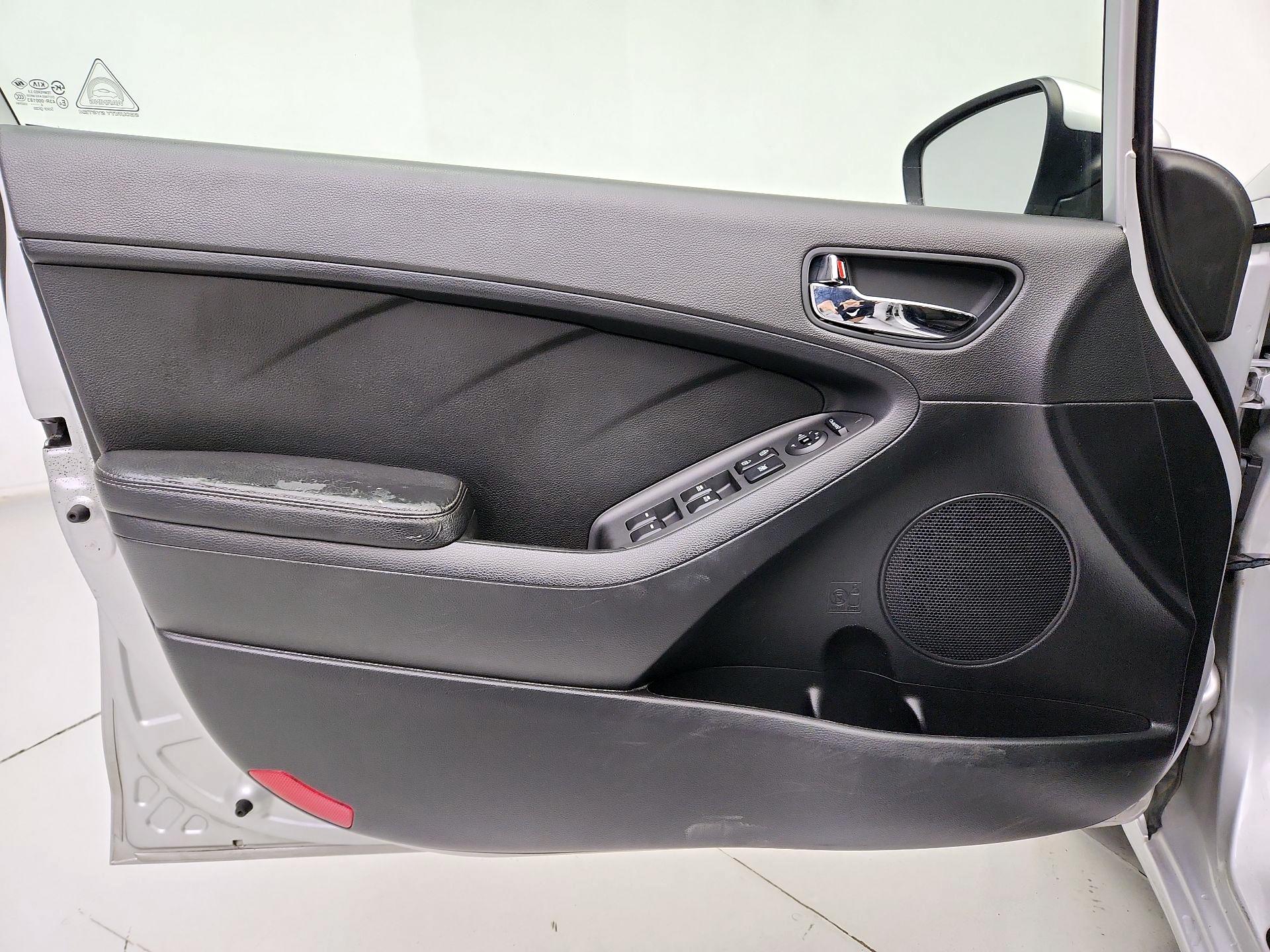 Thumbnail: 2015 Kia Forte - 12