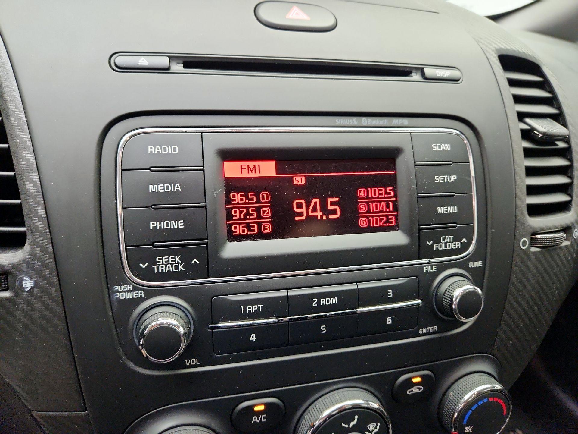 Thumbnail: 2015 Kia Forte - 14