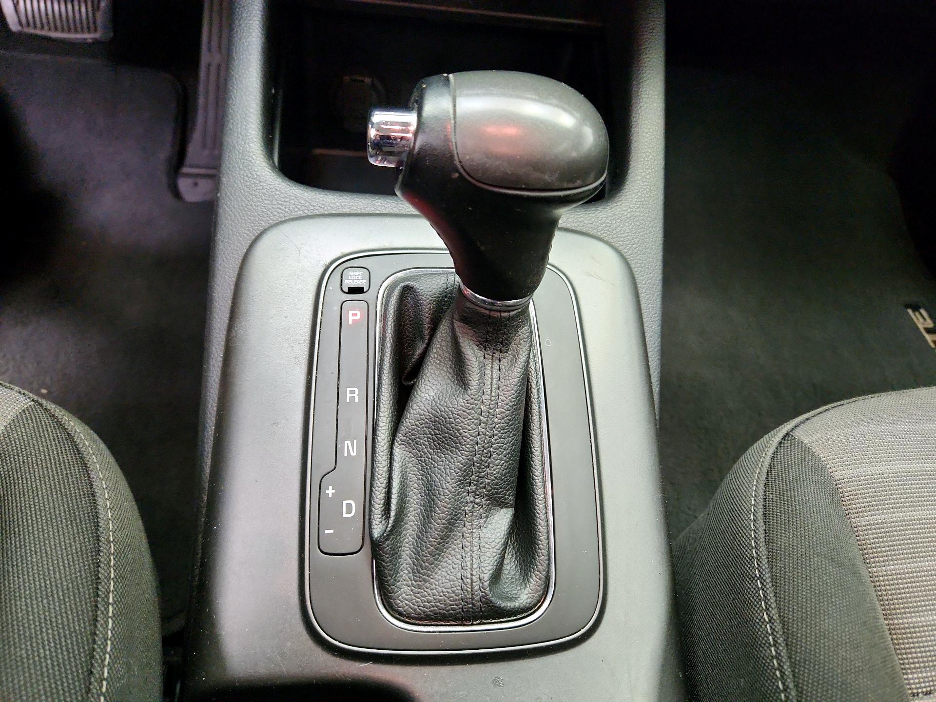 Thumbnail: 2015 Kia Forte - 16