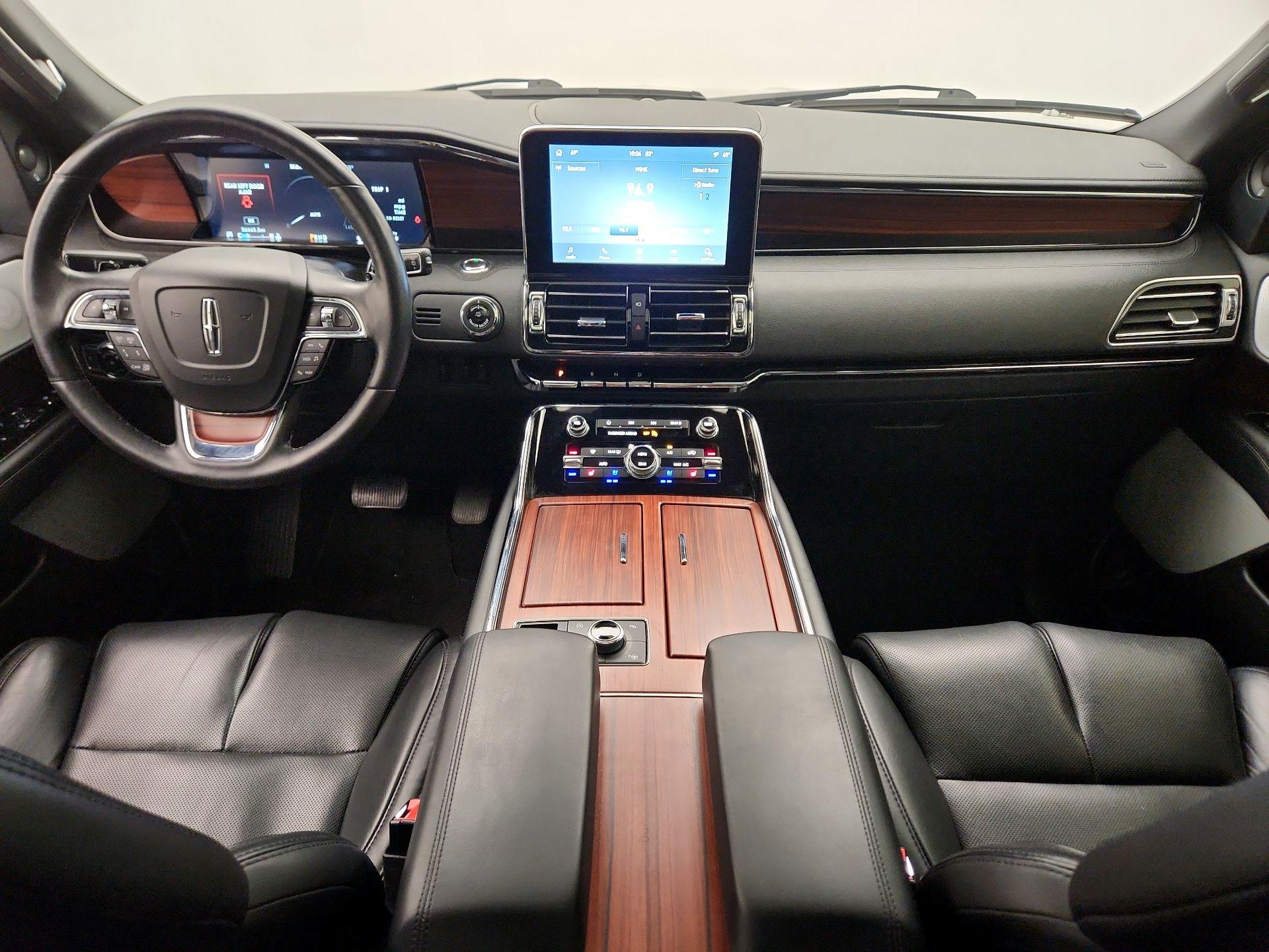 Thumbnail: 2020 Lincoln Navigator L - 9