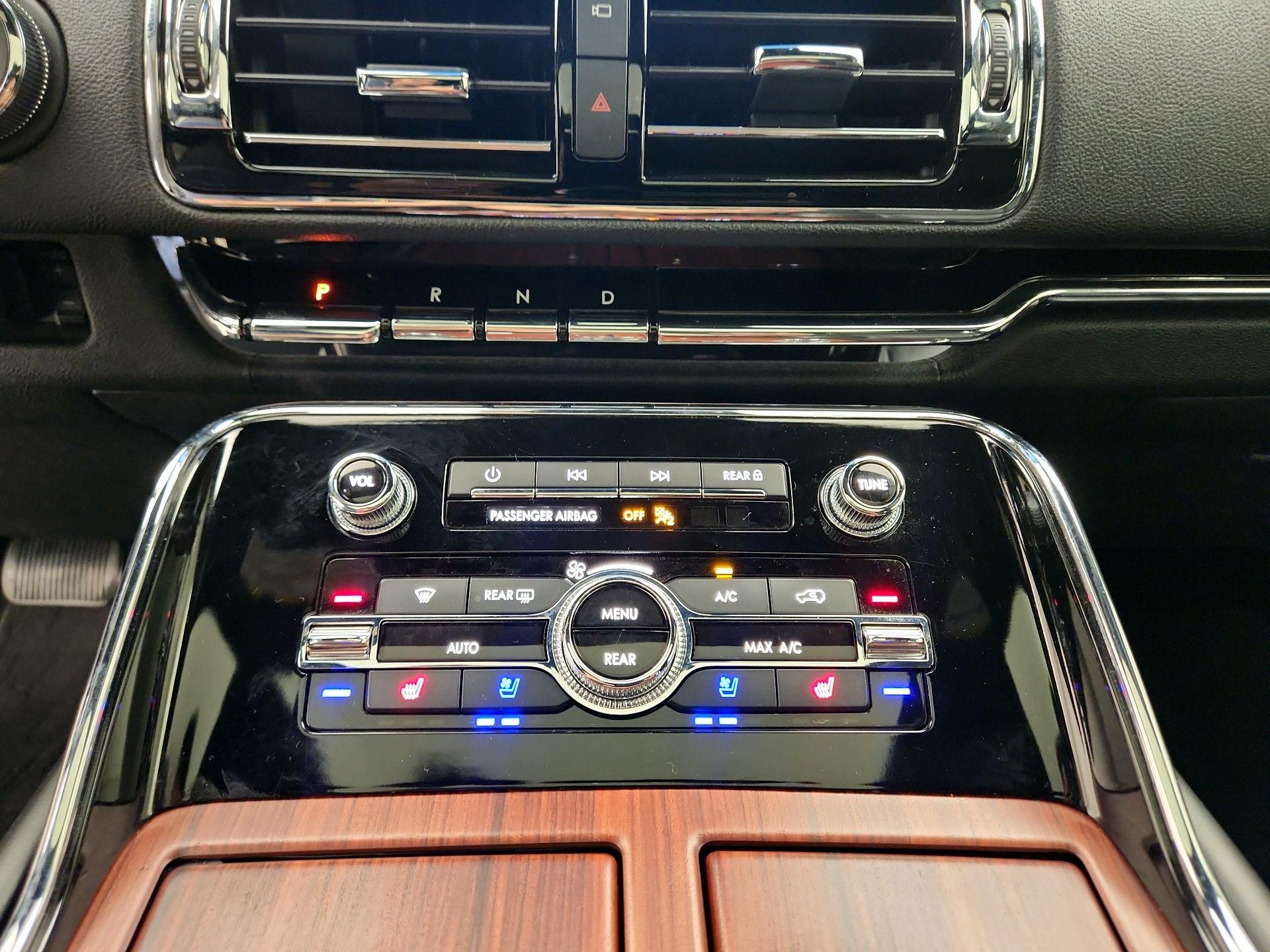 Thumbnail: 2020 Lincoln Navigator L - 18